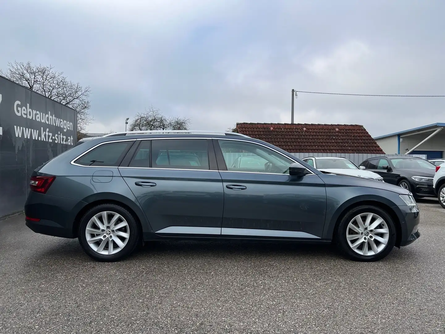 Skoda Superb Kombi 2,0 TDI Style Grau - 2