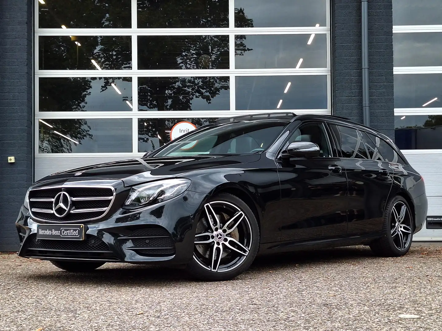 Mercedes-Benz E 200 Estate Business Solution AMG | Panoramadak | Night Zwart - 2