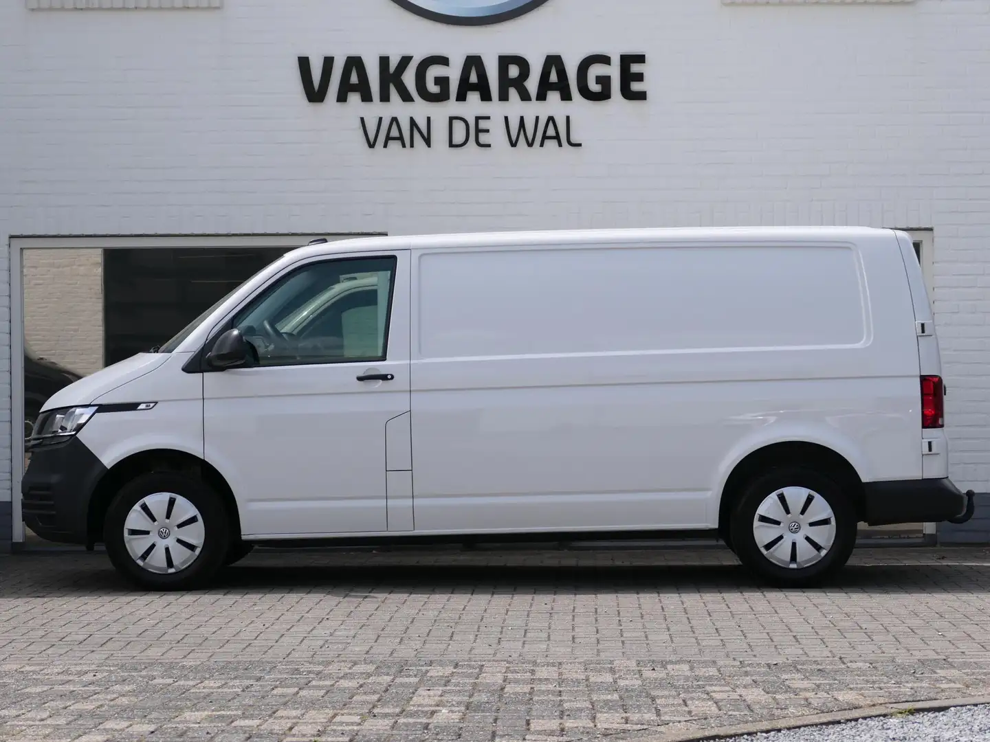 Volkswagen T6.1 Transporter 2.0 TDI L2H1 30 Comfortline | Trekhaak | Parkeerse Blanco - 2