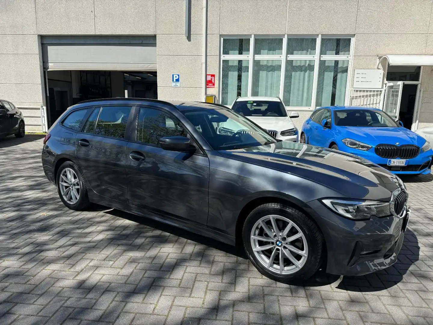 BMW 320 d Touring Business Advantage aut. Grigio - 1