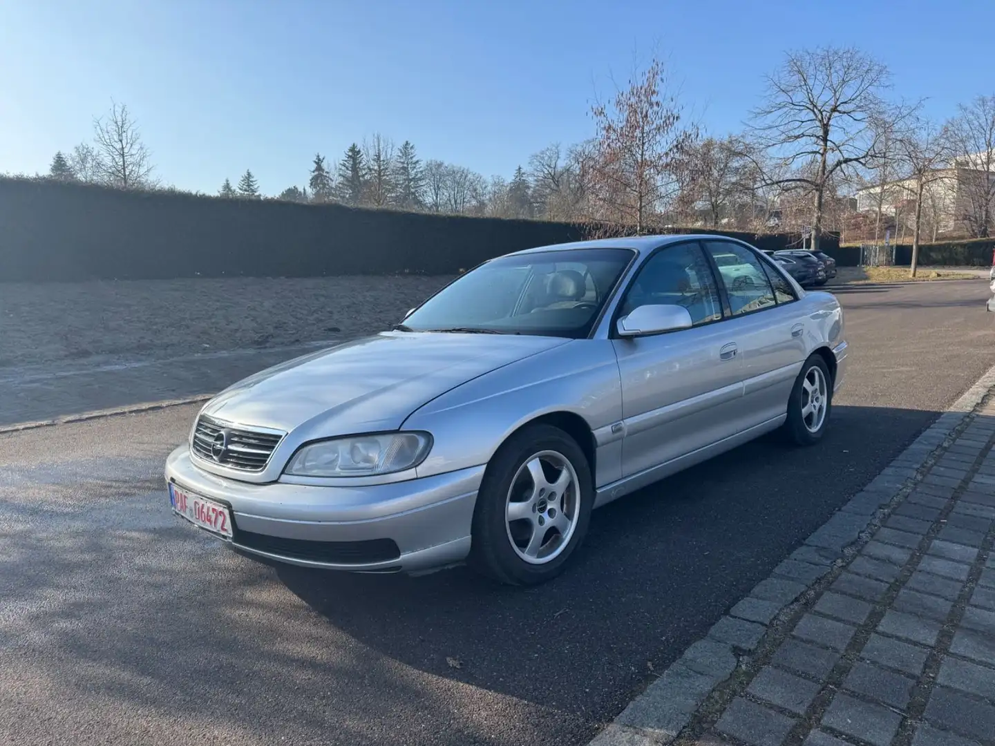 Opel Omega 2.2 16V*Klima*8-Fach.*Armlehne*CD-Spieler* Plateado - 1