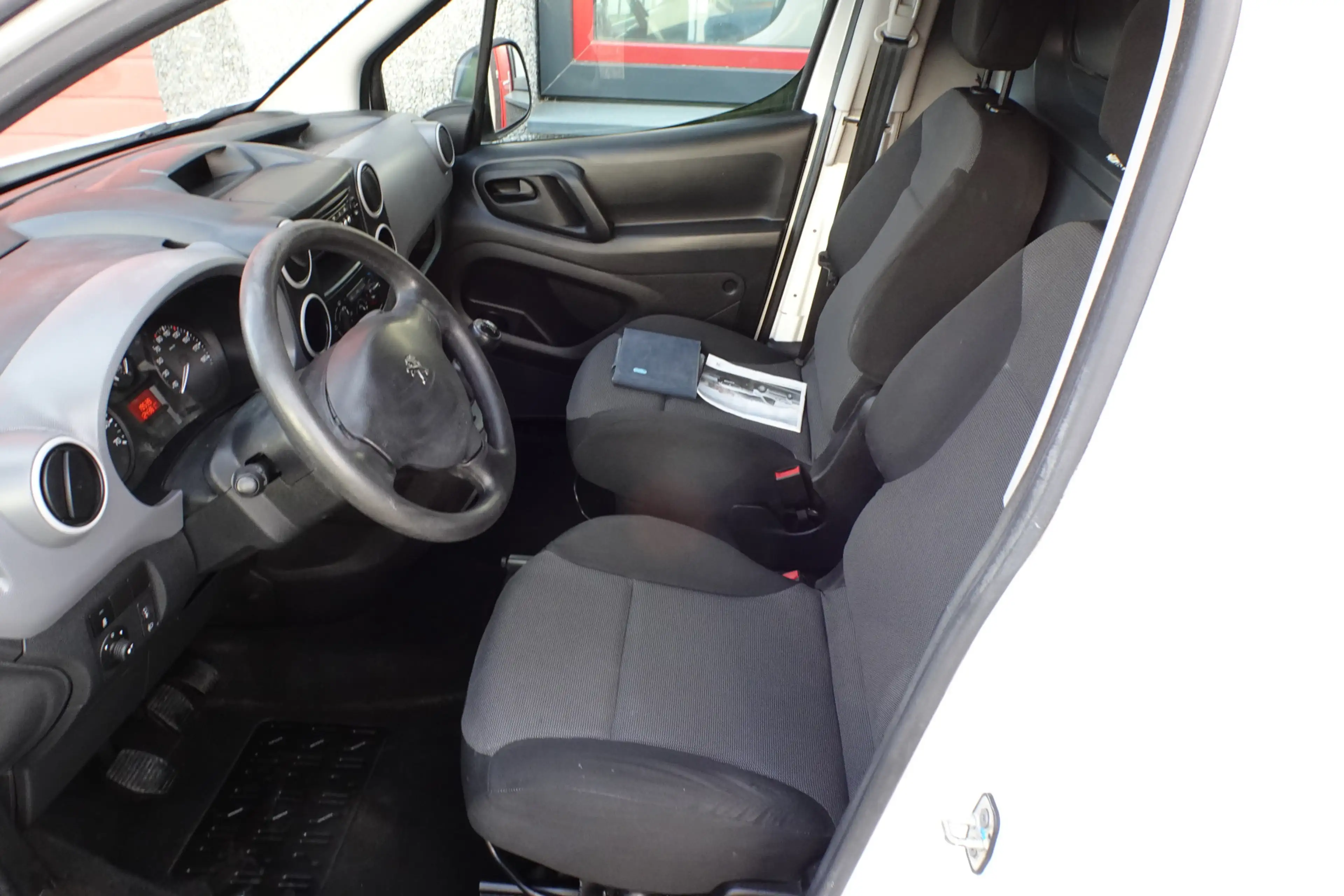 Peugeot Partner 120 1.6 BlueHDi 75 L1 XR airco 124381 km !! — photo 11