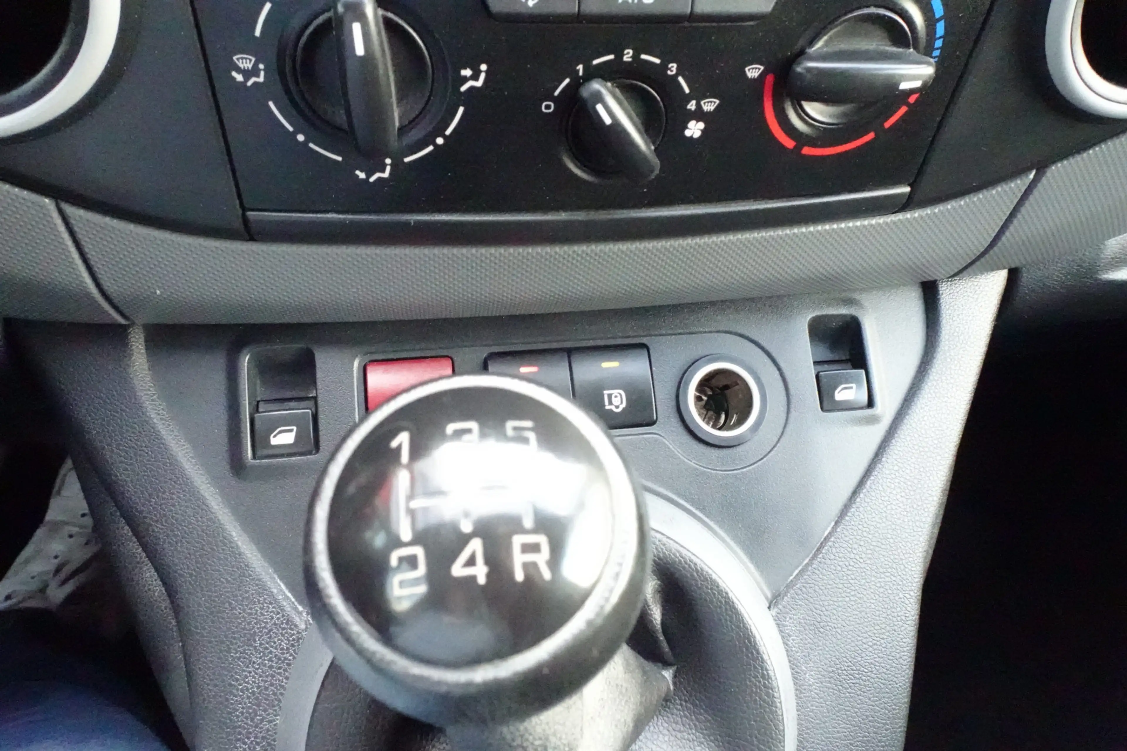 Peugeot Partner 120 1.6 BlueHDi 75 L1 XR airco 124381 km !! — photo 14