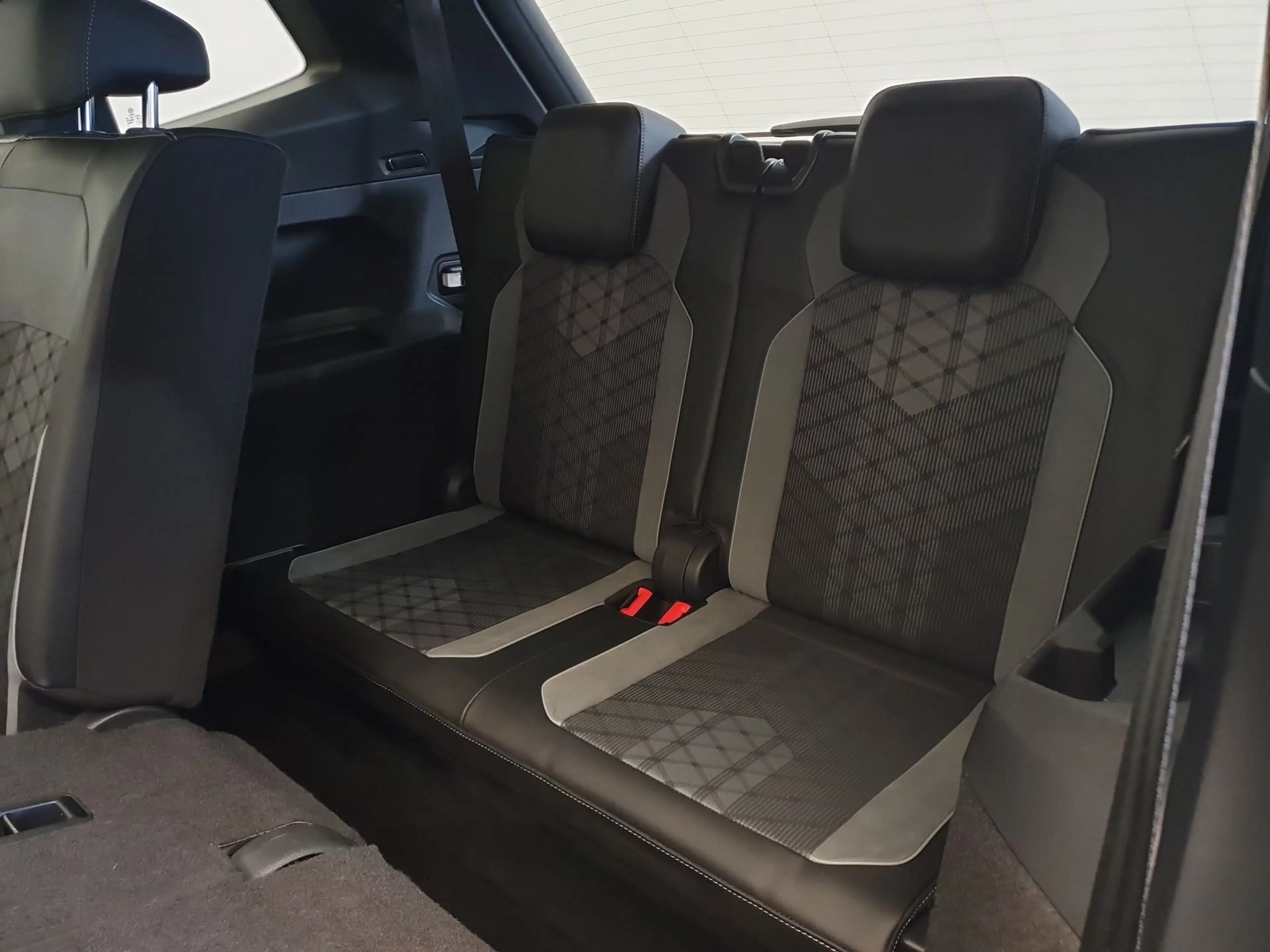 Volkswagen Tiguan Allspace 1.5 TSI R-Line Business+ 7p. Panoramadak, Headup — photo 28
