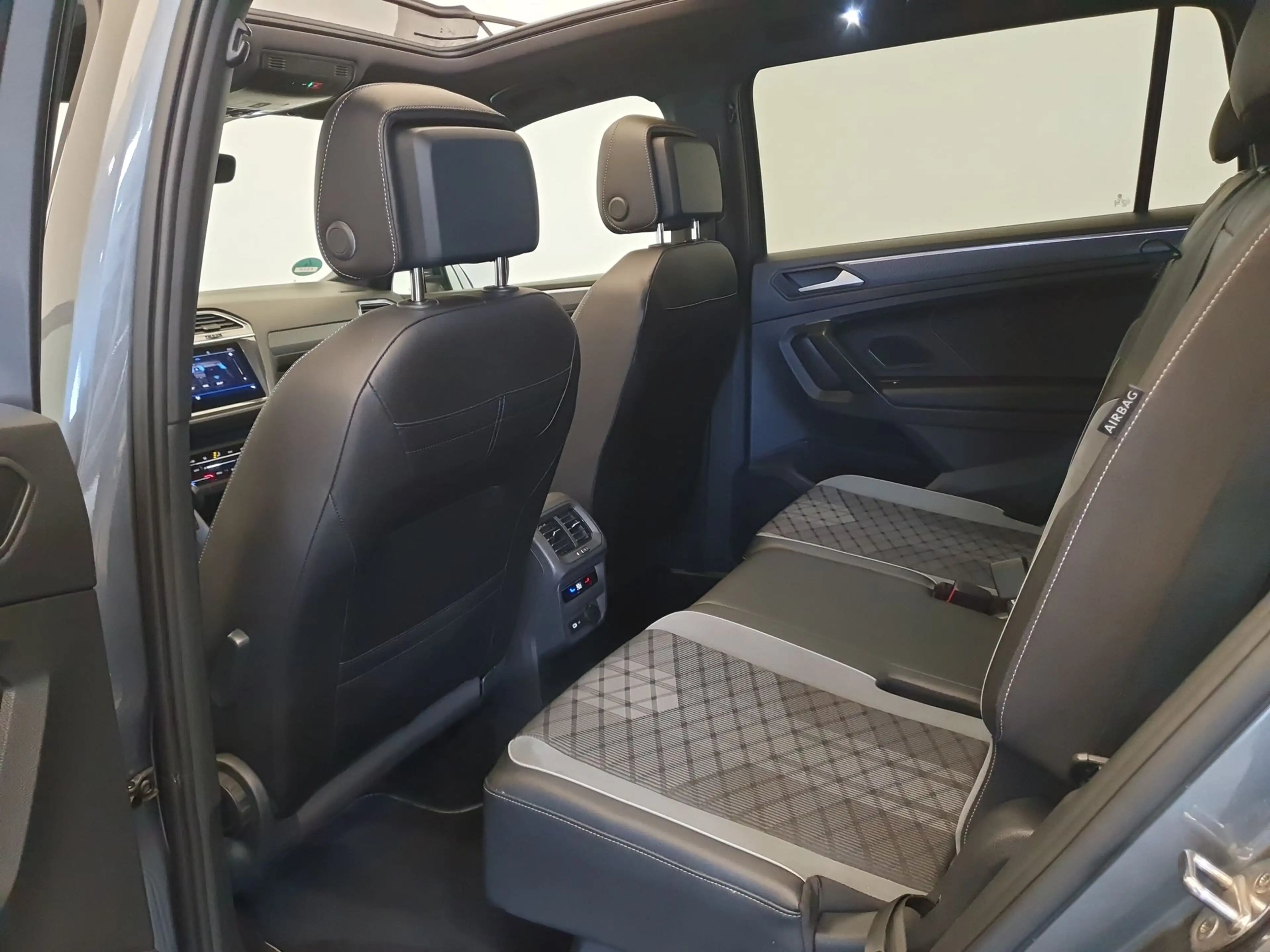 Volkswagen Tiguan Allspace 1.5 TSI R-Line Business+ 7p. Panoramadak, Headup — photo 27