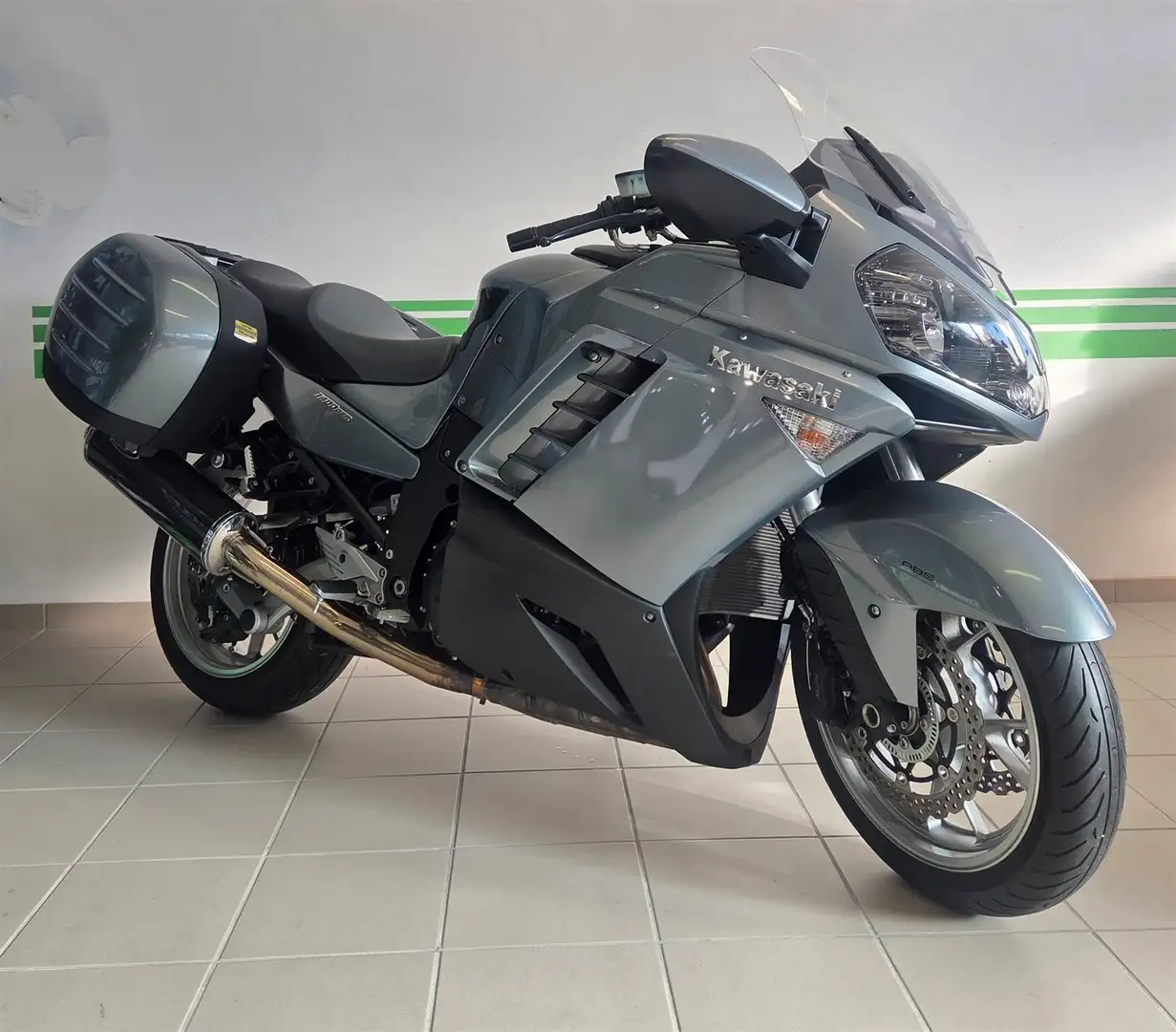 Kawasaki GTR 1400 vom Kawasaki-Vertragspartner Augsburg Silber - 1