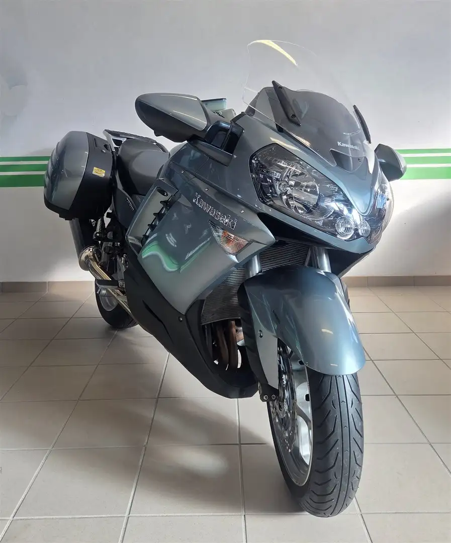 Kawasaki GTR 1400 vom Kawasaki-Vertragspartner Augsburg Silber - 2
