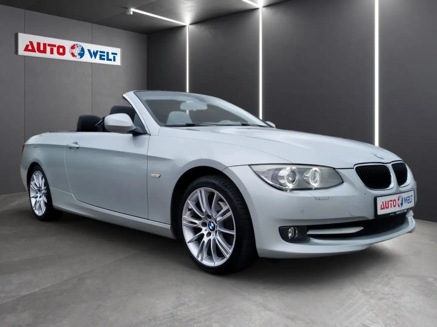 BMW 318 i Cabrio Bi-Xenon Voll-Leder Navi Memory uvm! Silber - 2