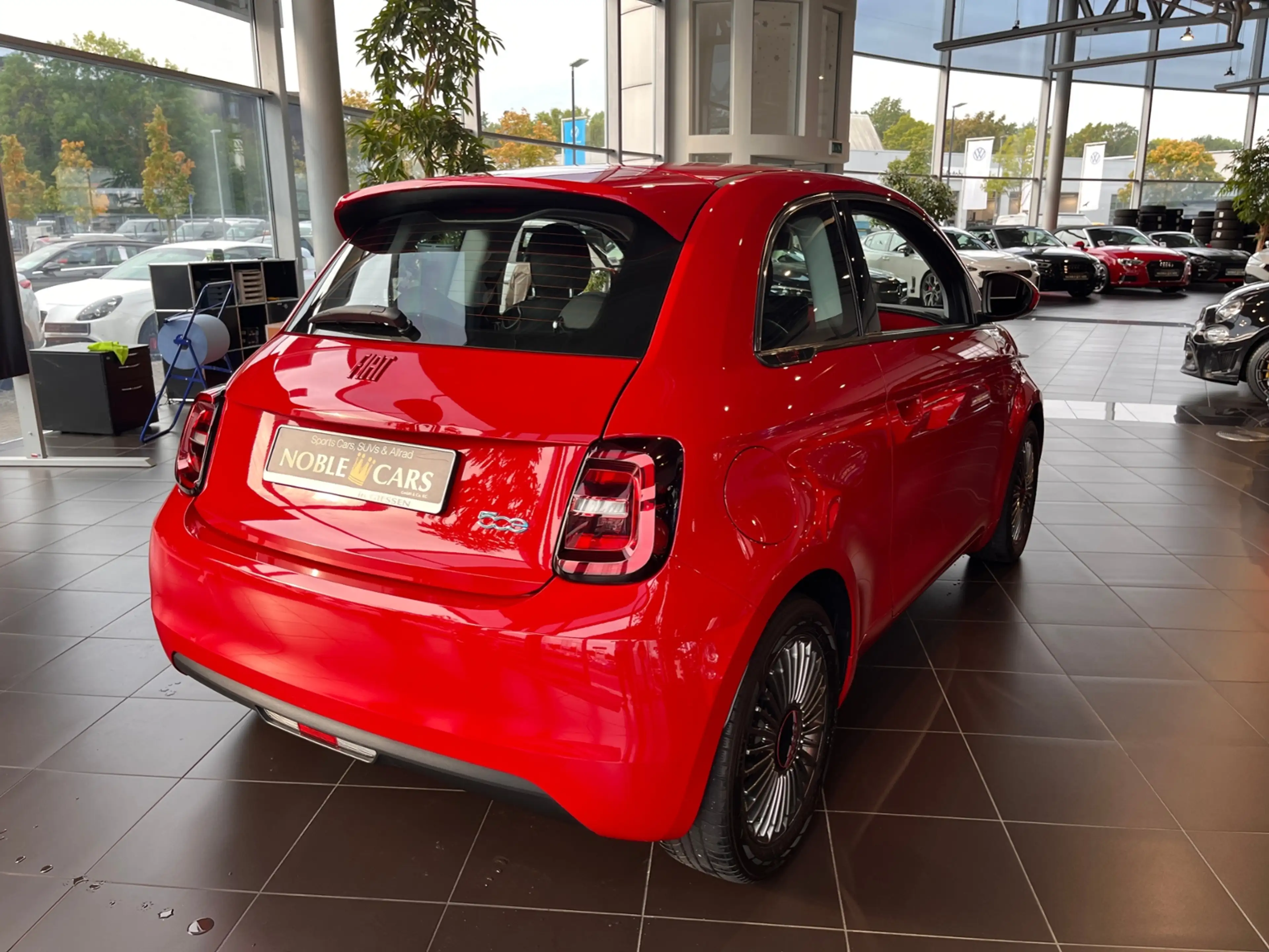 Fiat 500e 42 kWh Akku Red NAVI KLIMA — photo 7