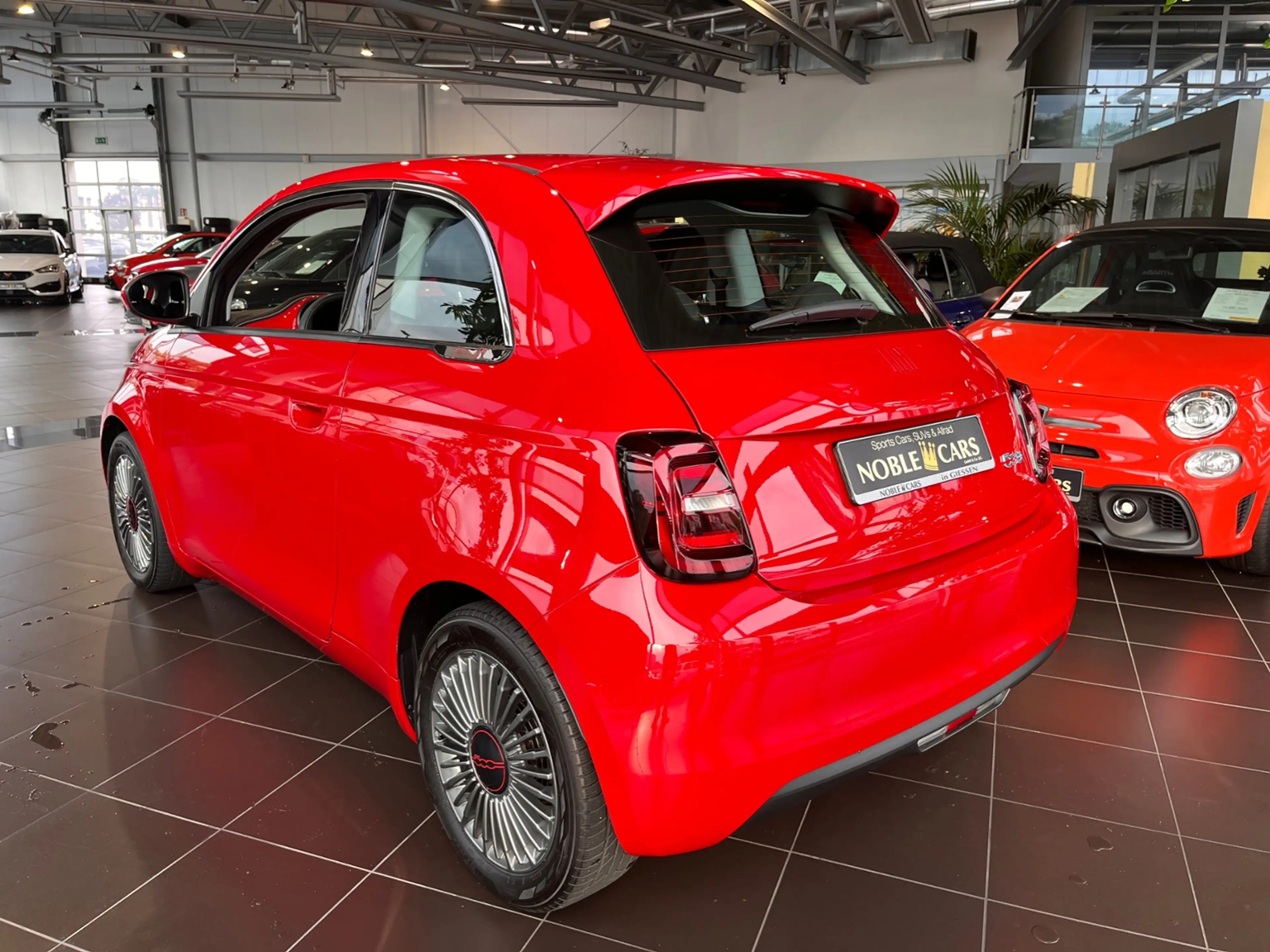 Fiat 500e 42 kWh Akku Red NAVI KLIMA — photo 5