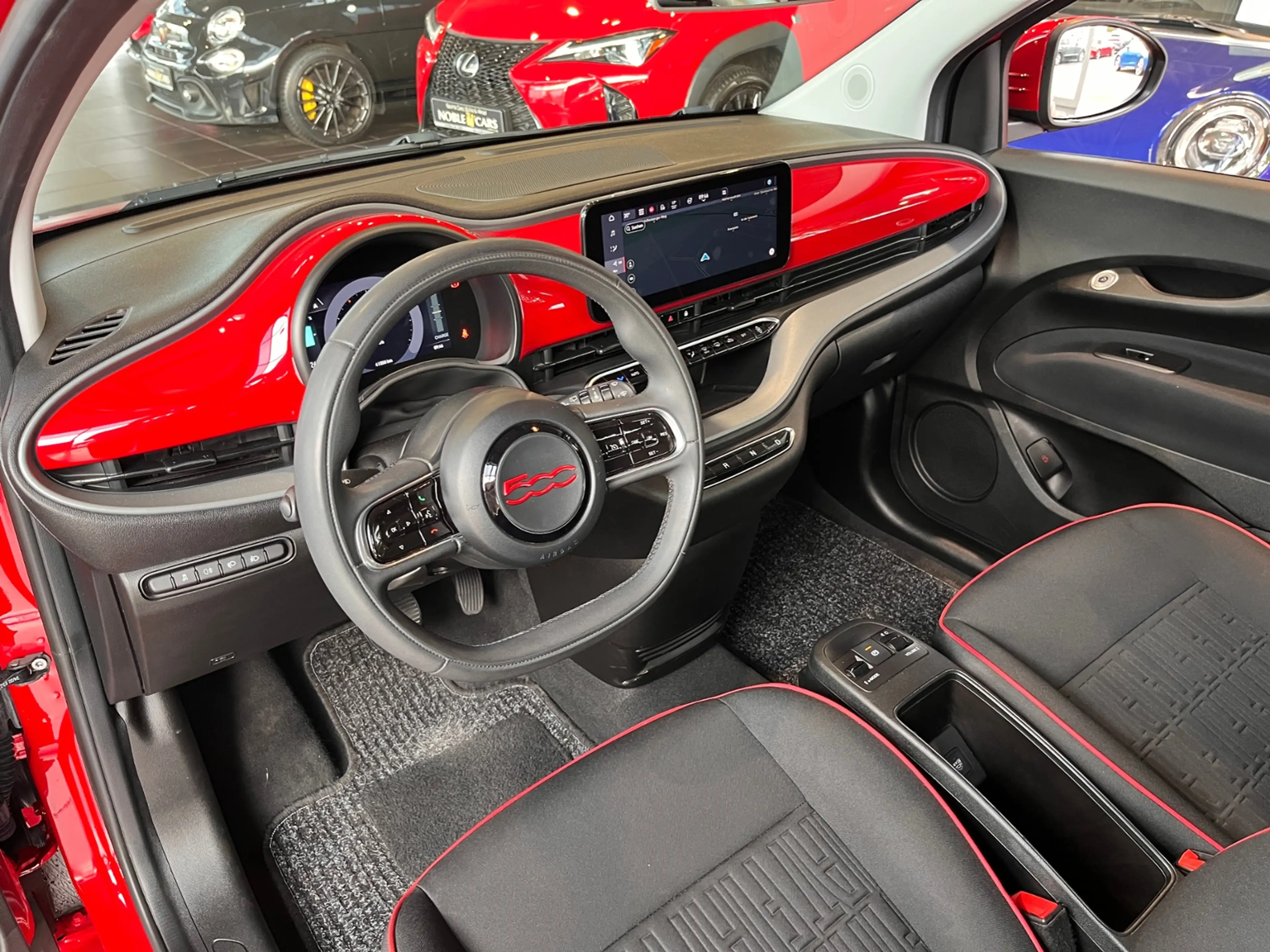 Fiat 500e 42 kWh Akku Red NAVI KLIMA — photo 8