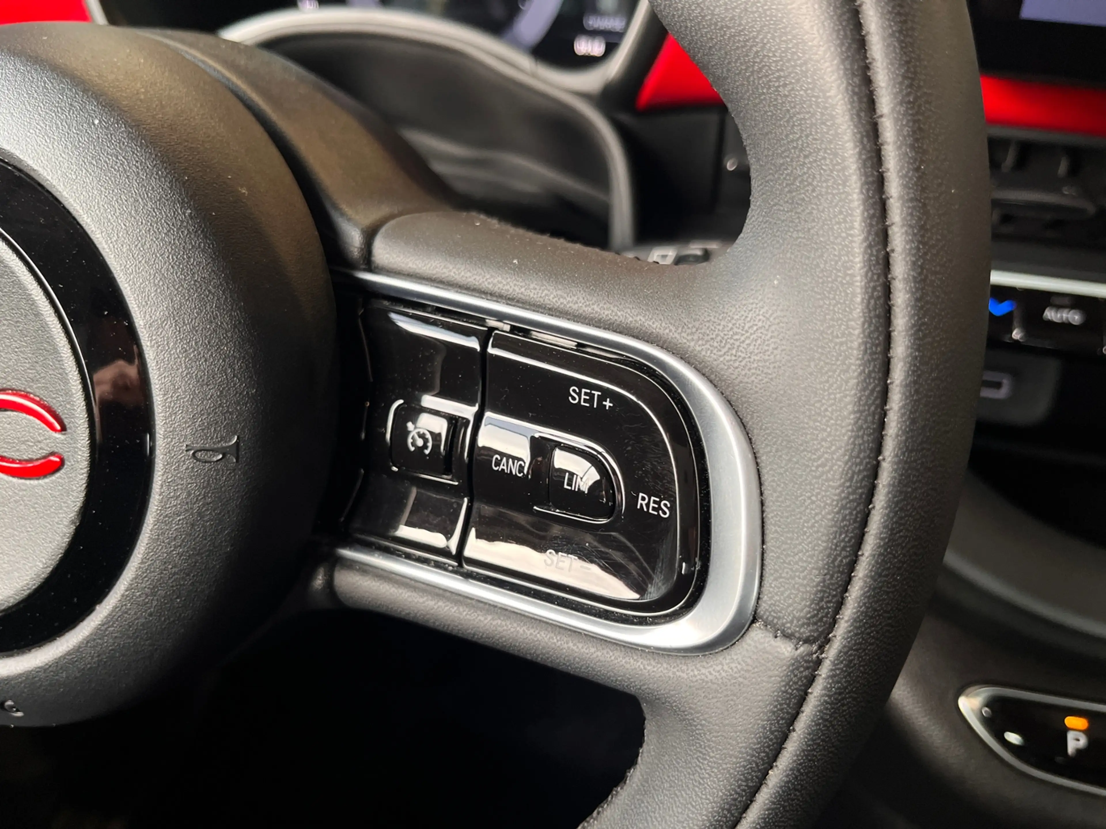 Fiat 500e 42 kWh Akku Red NAVI KLIMA — photo 12