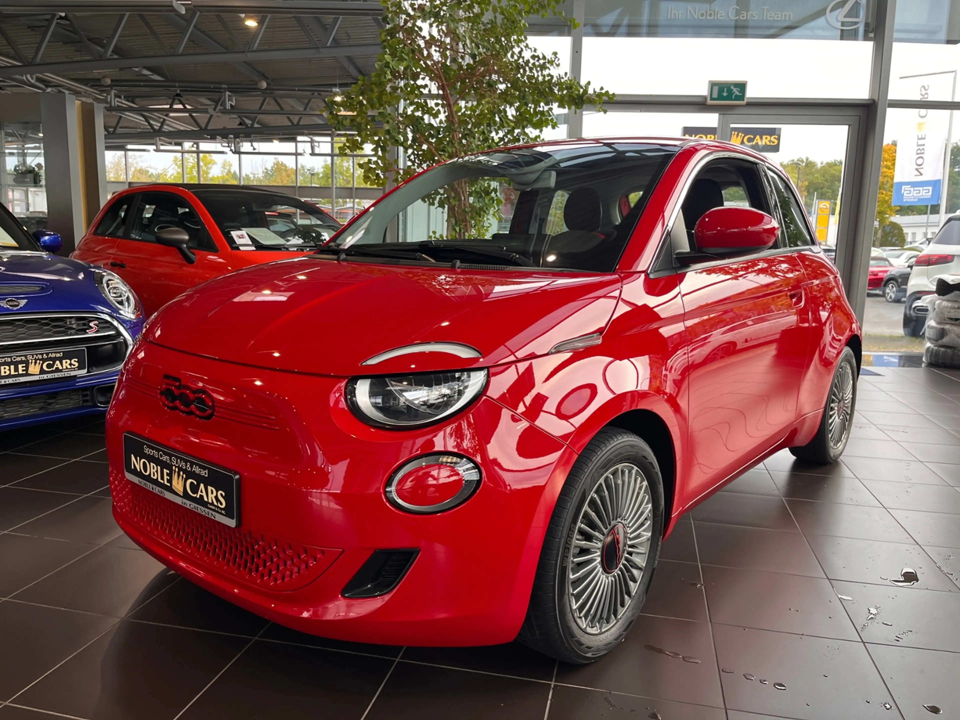 Fiat 500e 42 kWh Akku Red NAVI KLIMA — photo 3