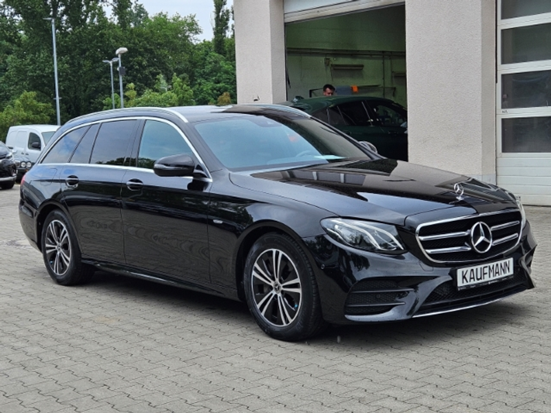 Mercedes-Benz E 200 T-Modell 4-Matic Sportstyle Edition AMG LINE — photo 3