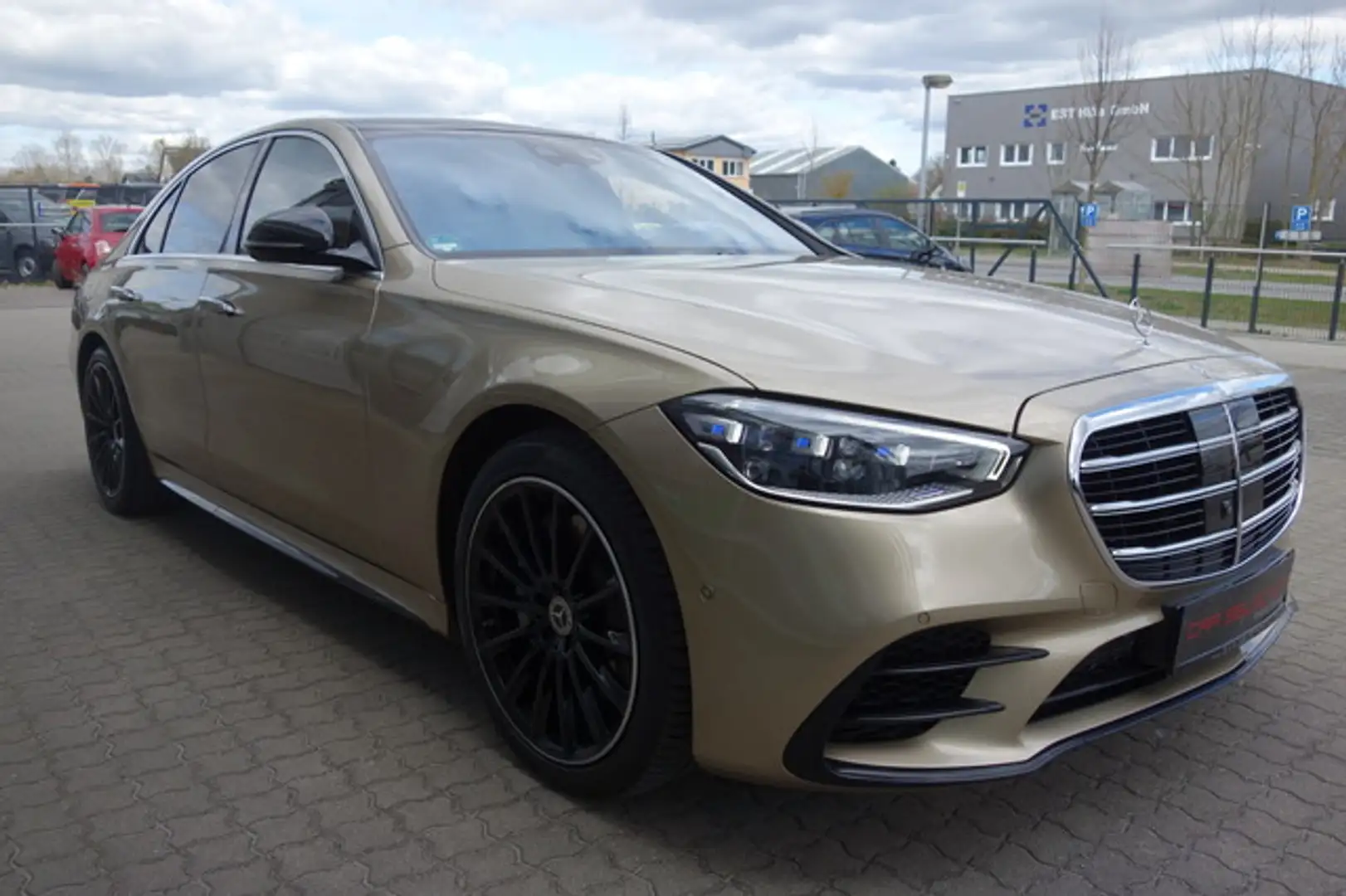 Mercedes-Benz S 580 V8 4Mat AMG LINE NIGHT PAKET BURM/PAN/360° Gold - 2