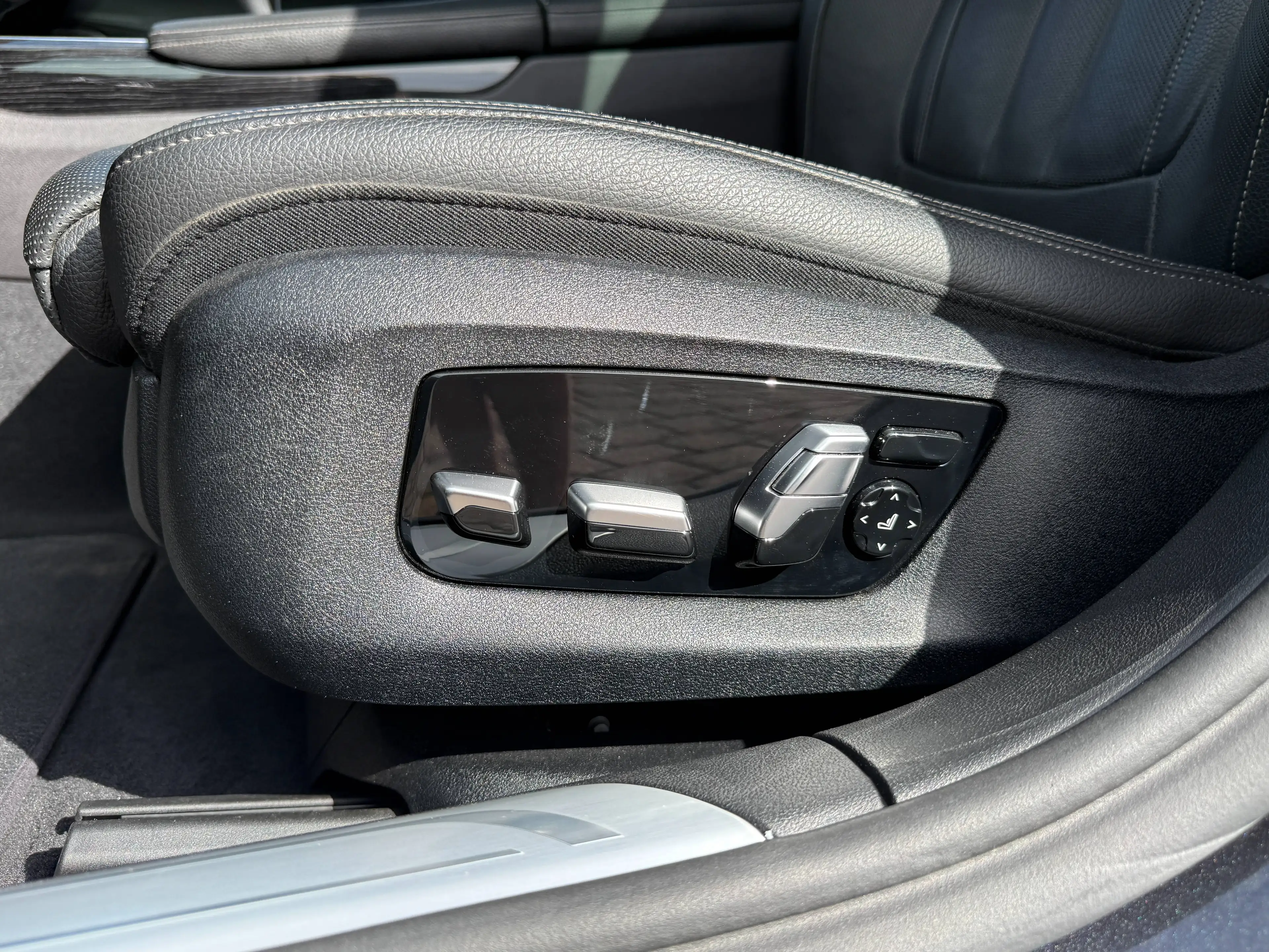 BMW 740 d xDrive Lim. M Sport HUD AHK Standheizung Massage — photo 6
