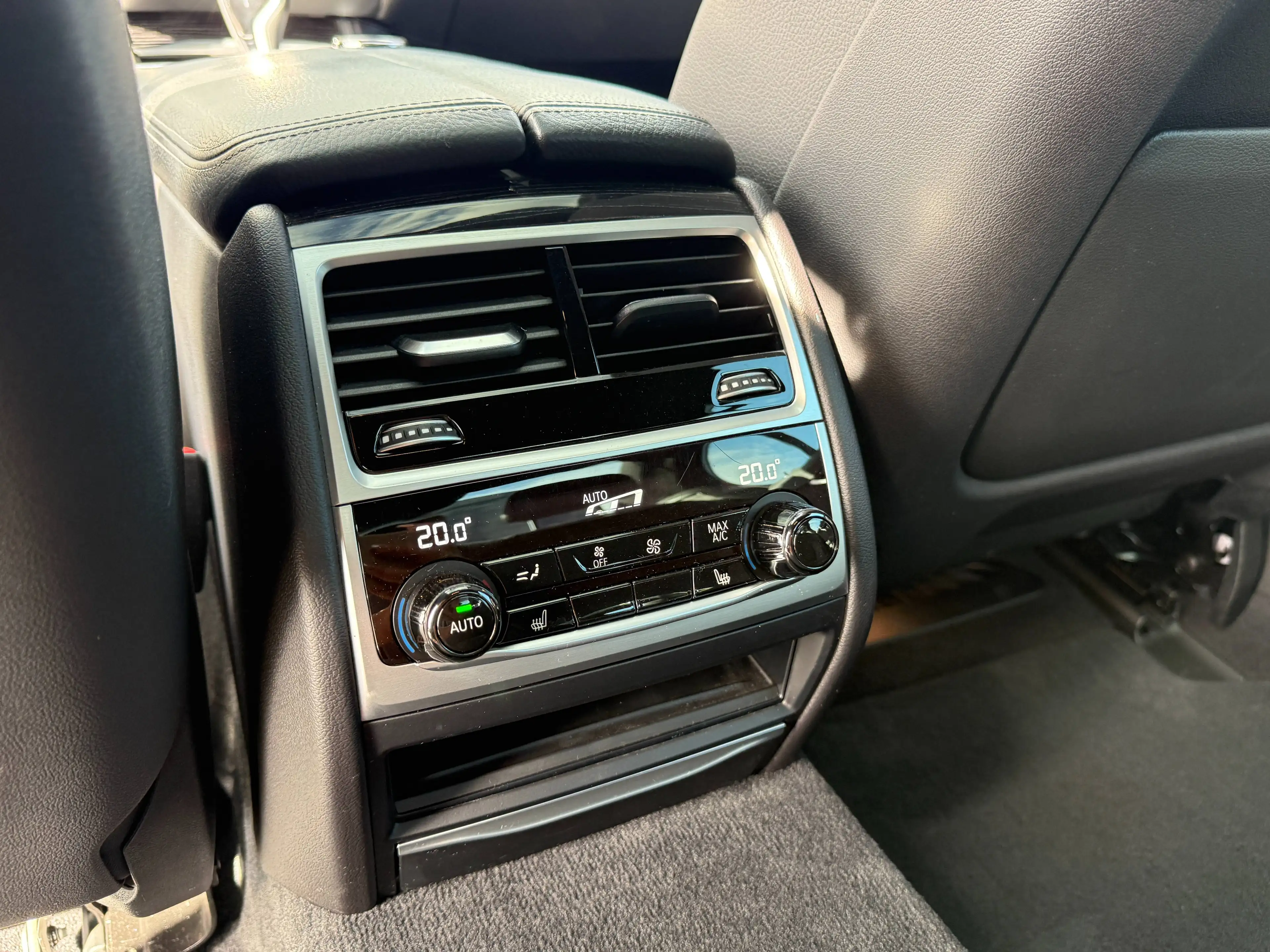 BMW 740 d xDrive Lim. M Sport HUD AHK Standheizung Massage — photo 7