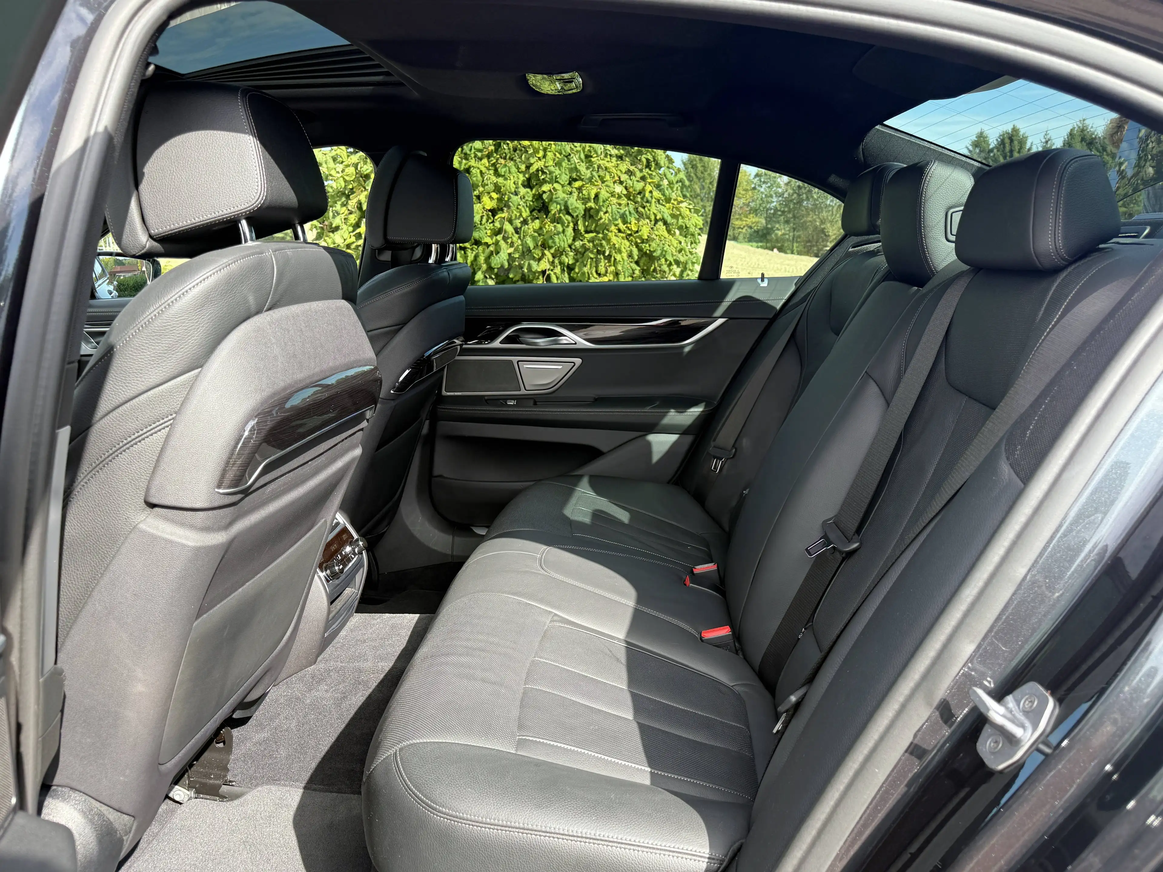 BMW 740 d xDrive Lim. M Sport HUD AHK Standheizung Massage — photo 8