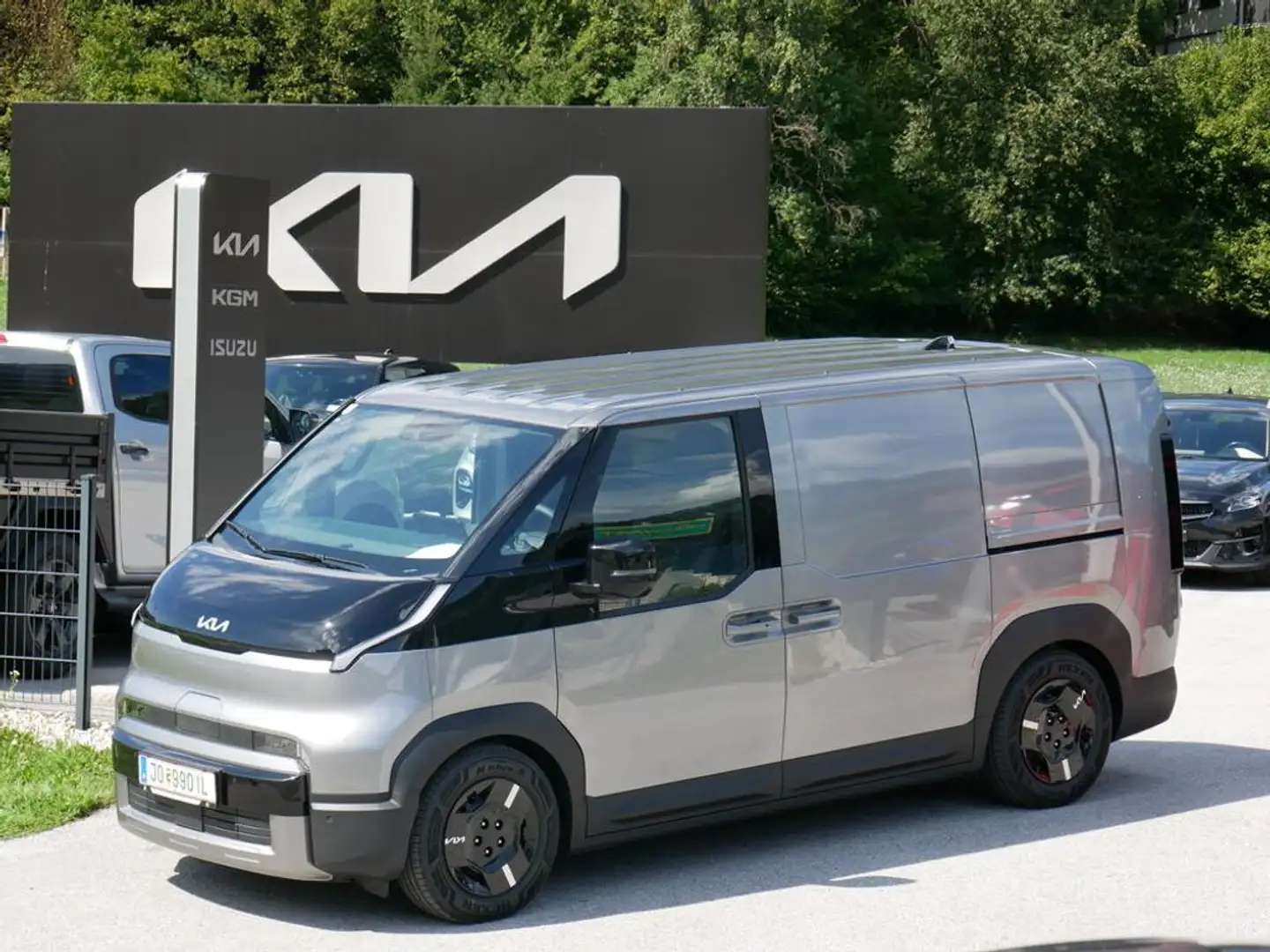 Kia Sonstige Cargo 4DR 71,2kWh L2H1 Pure Grau - 1