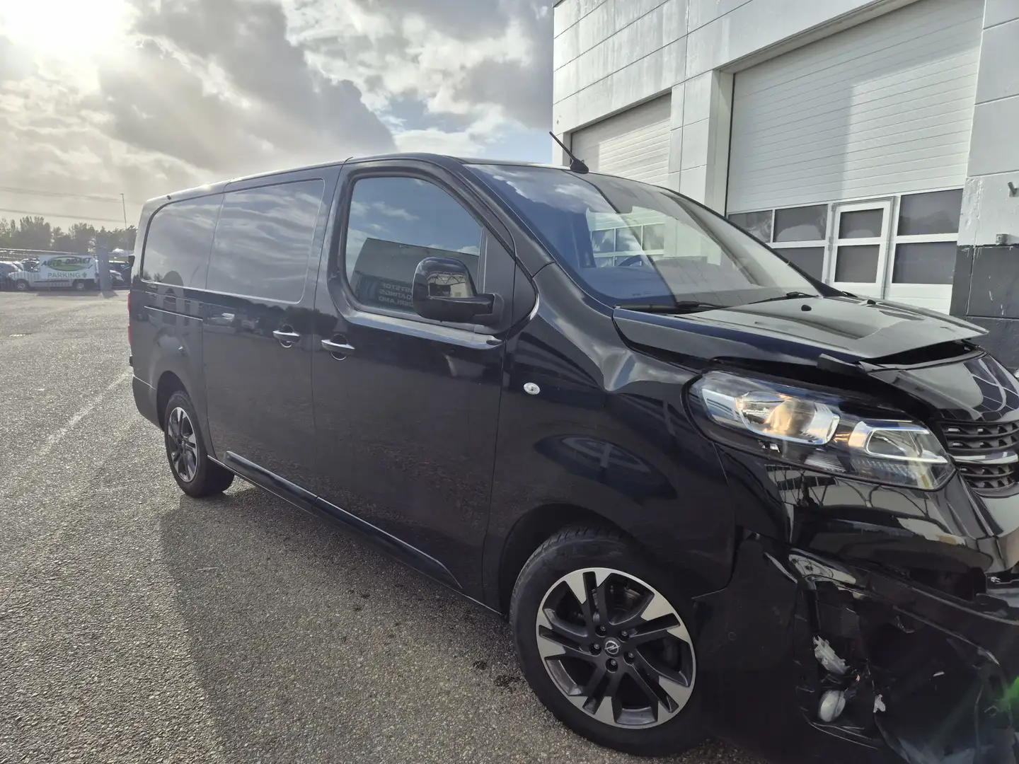 Opel Vivaro 2.0 CDTI 150pk euro6 L3H1 Innovation schade full o Zwart - 2