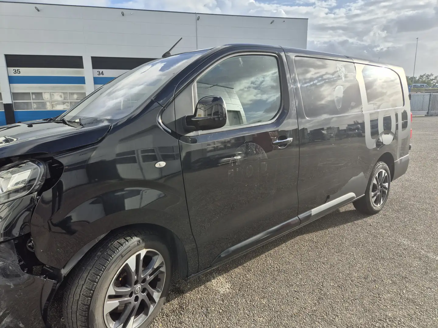 Opel Vivaro 2.0 CDTI 150pk euro6 L3H1 Innovation schade full o Zwart - 1