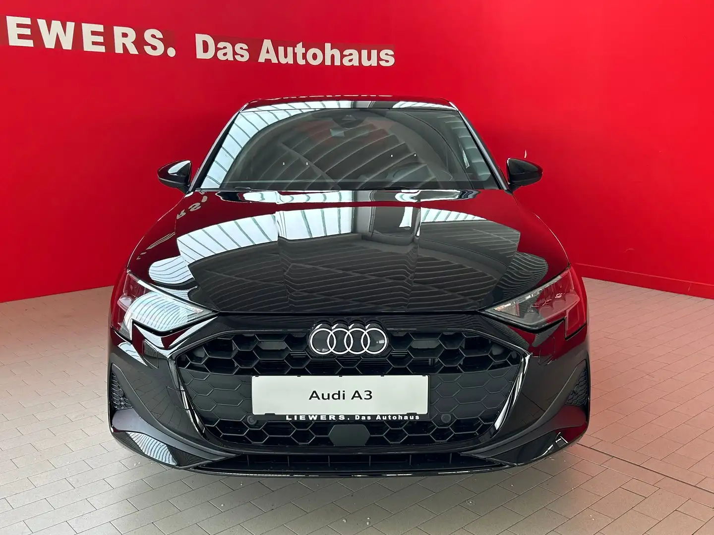 Audi A3 30 TFSI Schwarz - 1