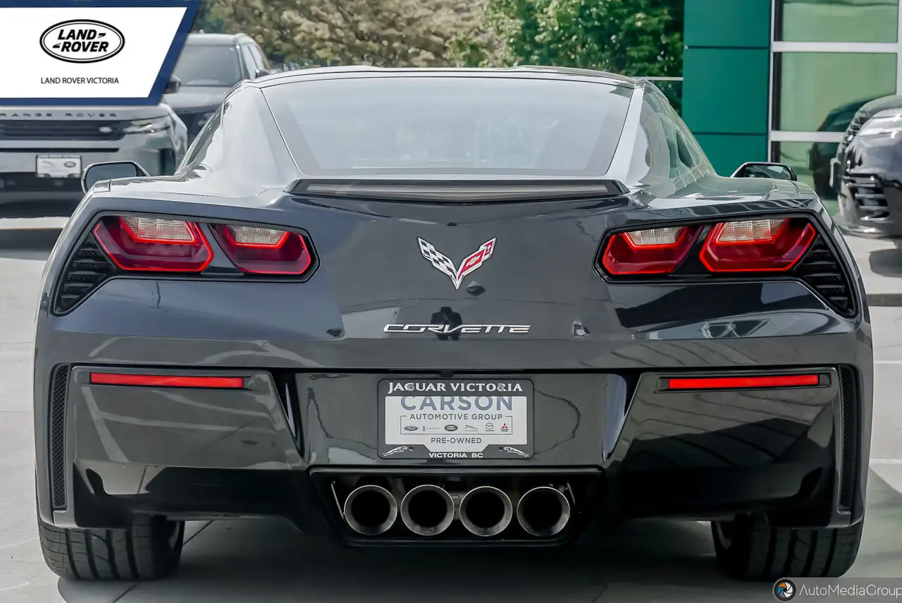 Chevrolet Corvette снимка Chevrolet Corvette