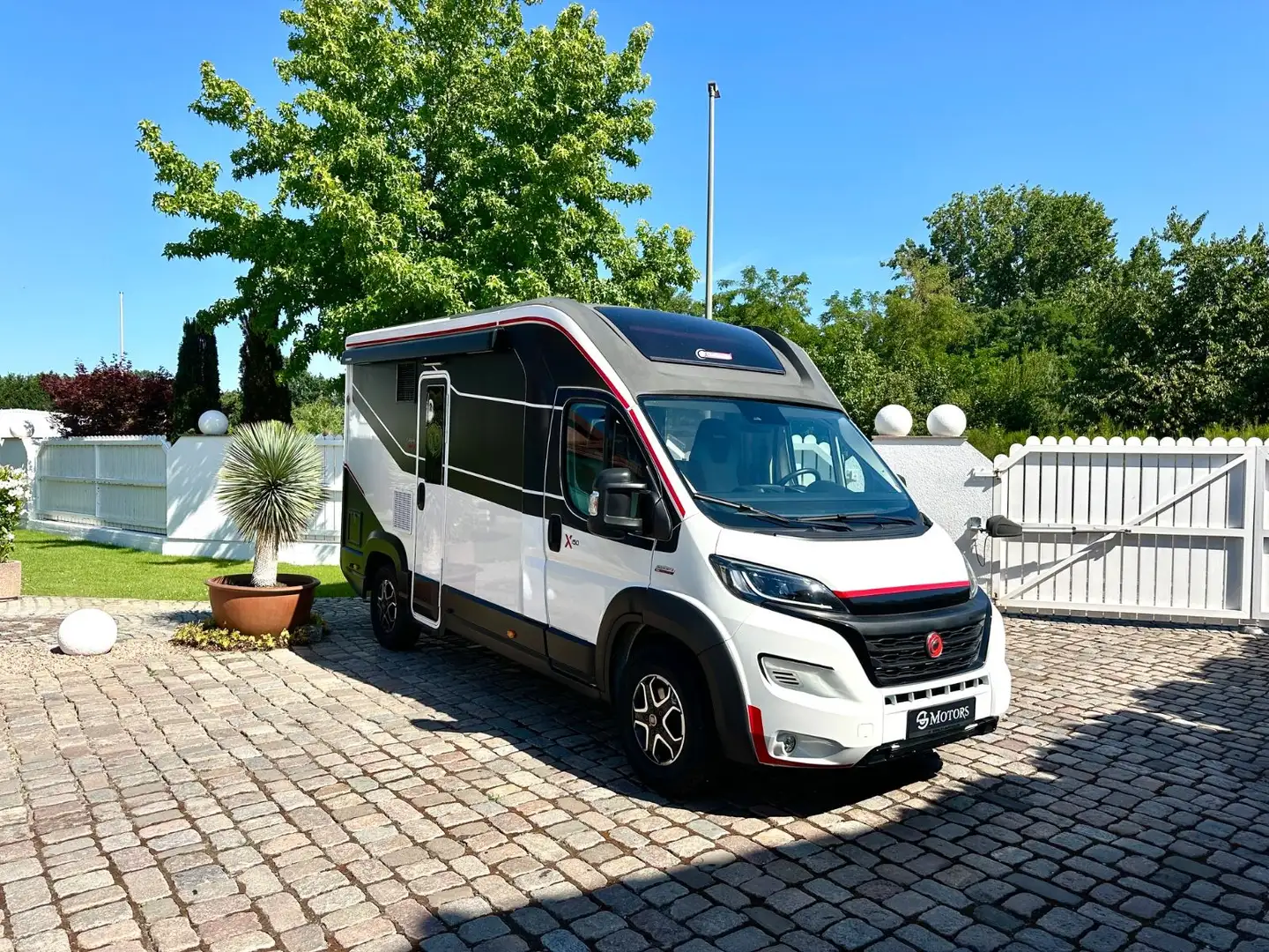 Challenger X150 Open Edition/ AHK/ Solar/ TV/ Kam/ LED/ BAD Weiß - 2