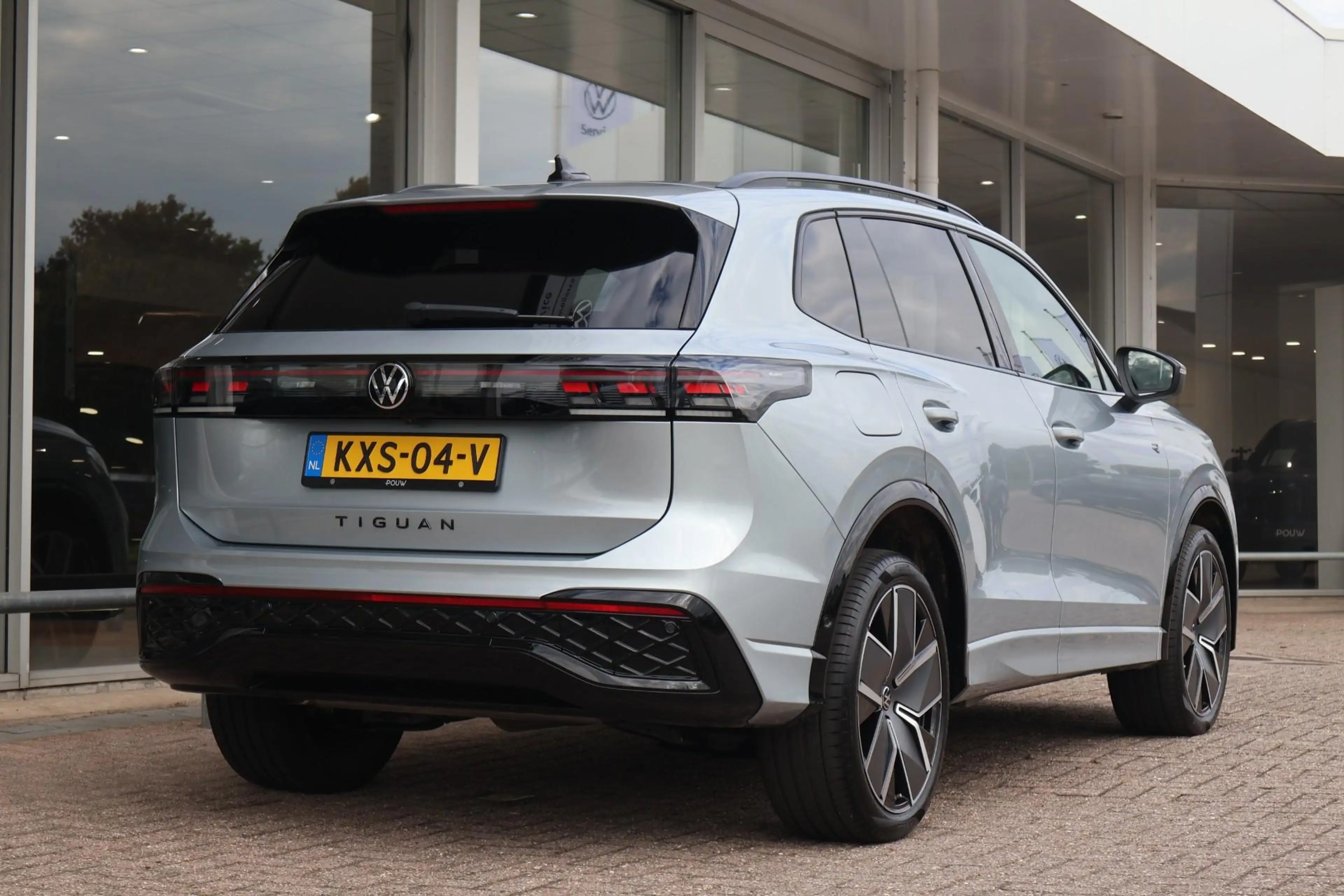 Volkswagen Tiguan 1.5 eHybrid 272pk R-Line | SoH 100% | Trekhaak | 3 — photo 2