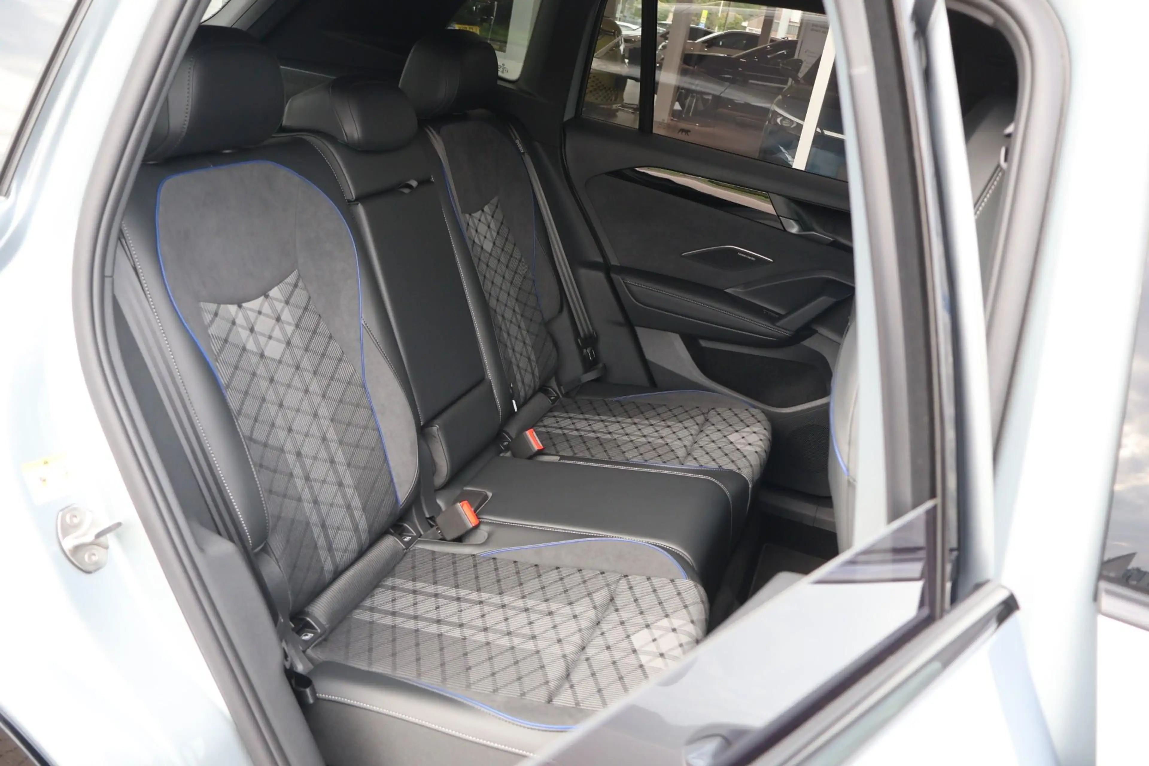 Volkswagen Tiguan 1.5 eHybrid 272pk R-Line | SoH 100% | Trekhaak | 3 — photo 6
