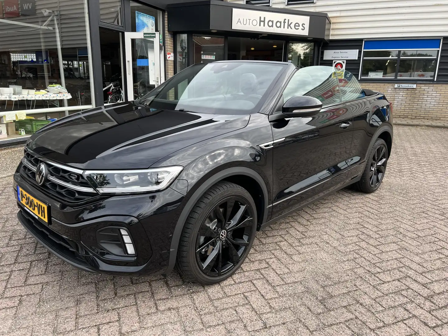 Volkswagen T-Roc Cabrio 1.5 TSI R-Line black edition DSG  Full opti Zwart - 1