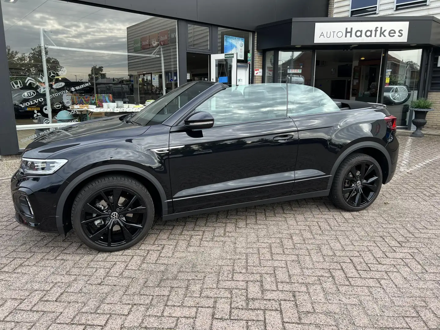 Volkswagen T-Roc Cabrio 1.5 TSI R-Line black edition DSG  Full opti Zwart - 2