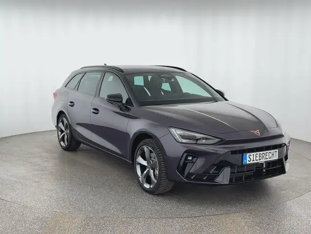 Cupra Leon view 3