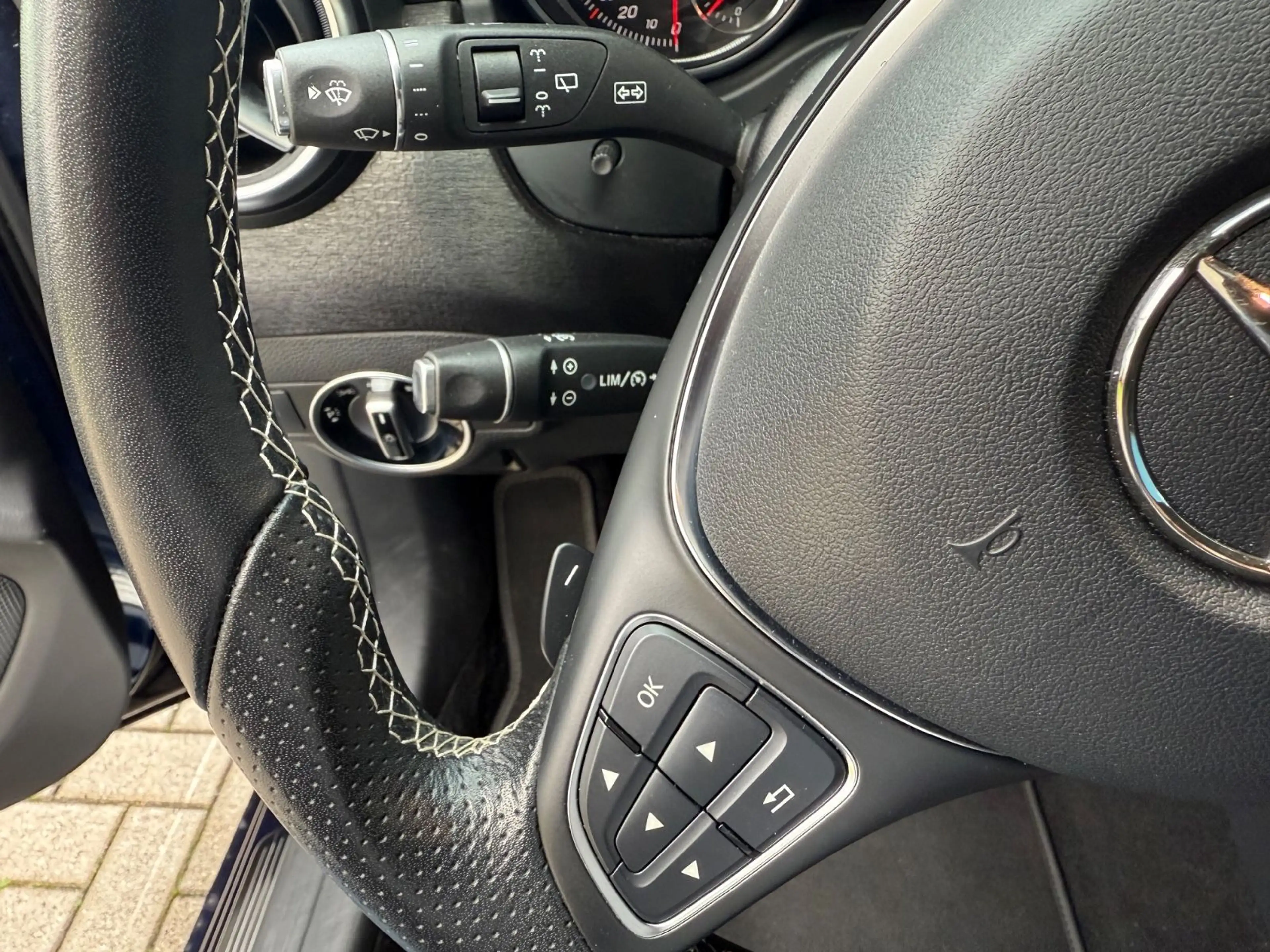 Mercedes-Benz A 250 Urban 7G-DCT/NAVI/LED/SHZ/NIGHT/AMBIENTE — photo 28