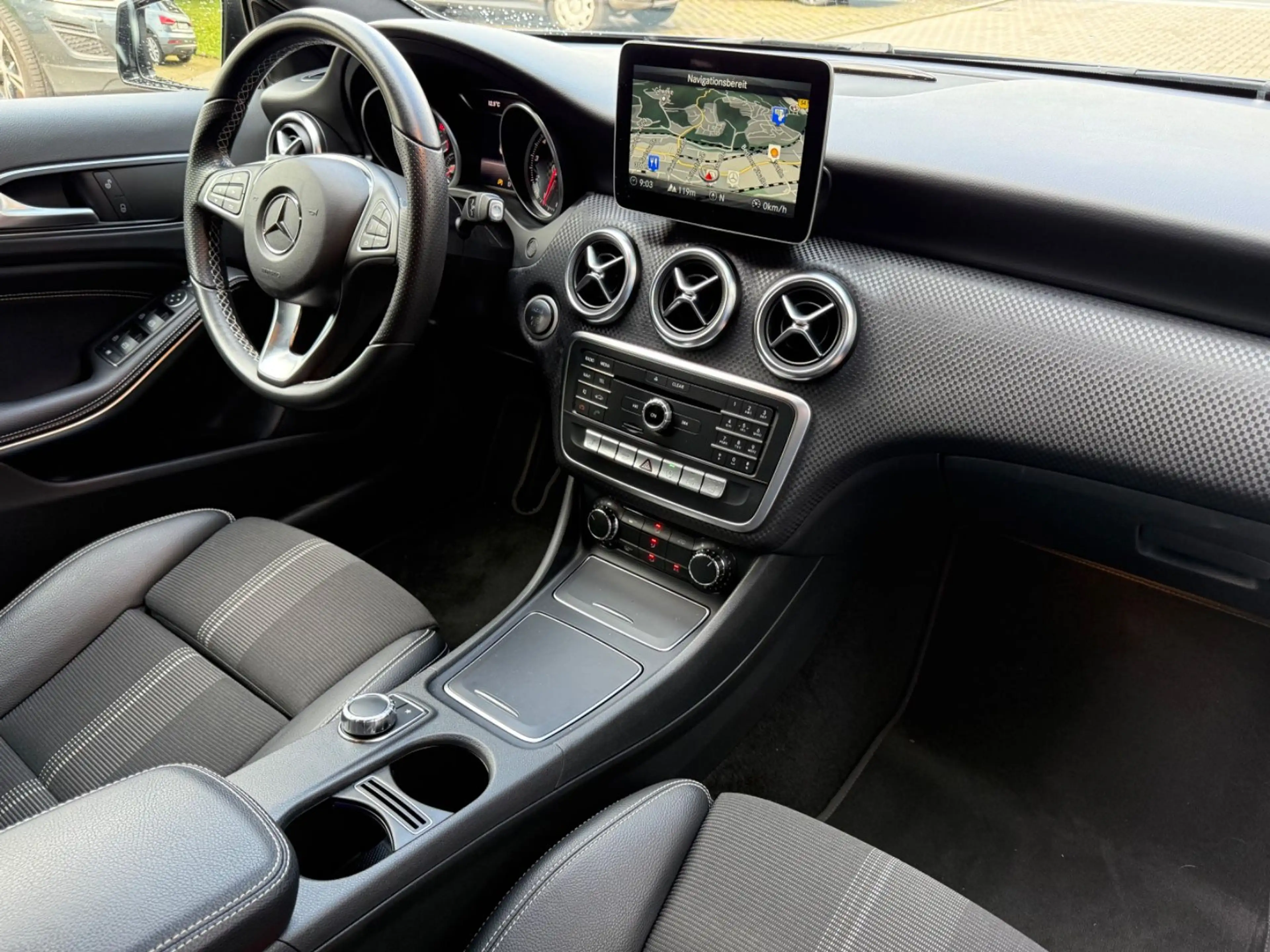 Mercedes-Benz A 250 Urban 7G-DCT/NAVI/LED/SHZ/NIGHT/AMBIENTE — photo 21