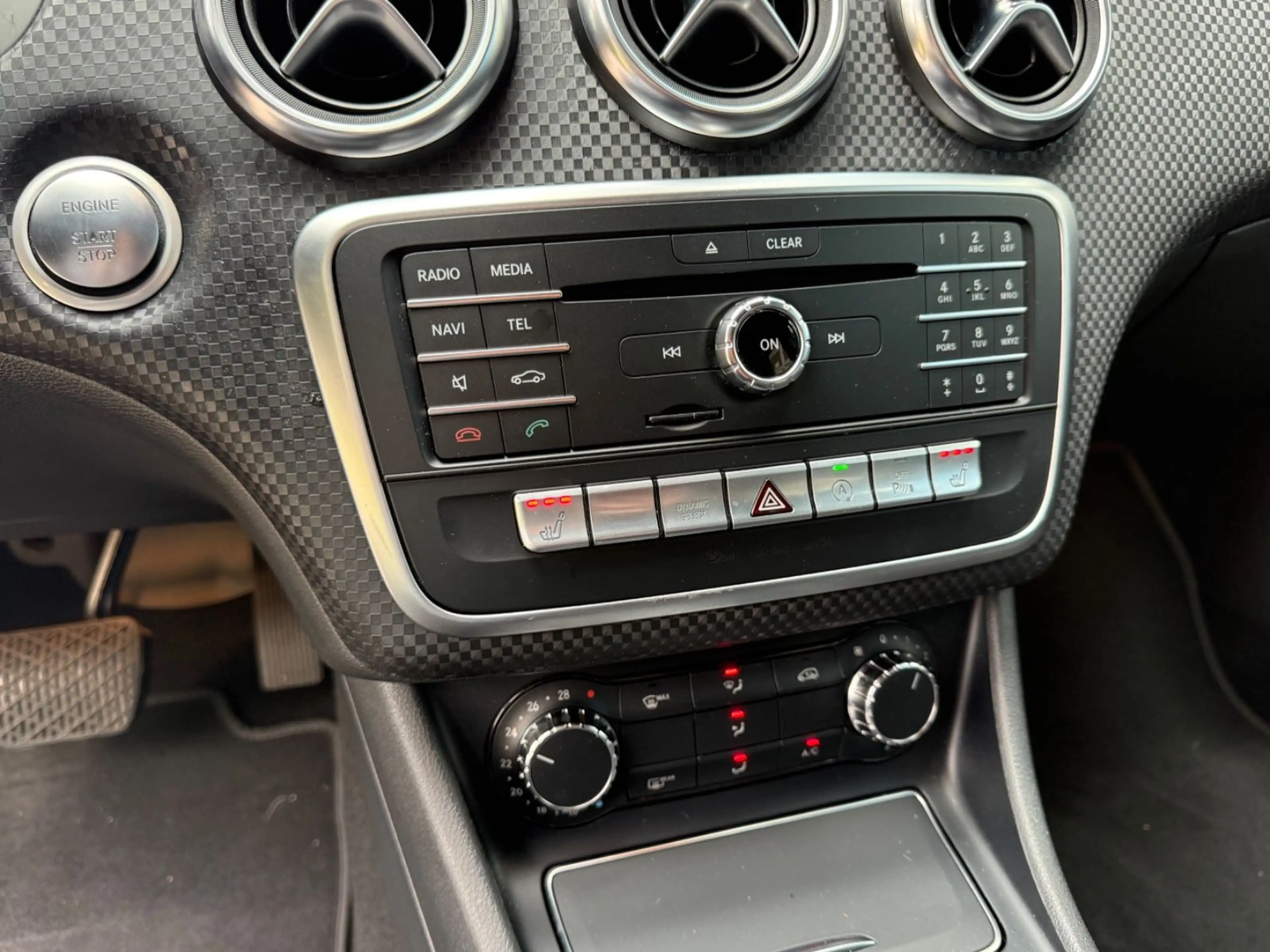 Mercedes-Benz A 250 Urban 7G-DCT/NAVI/LED/SHZ/NIGHT/AMBIENTE — photo 31