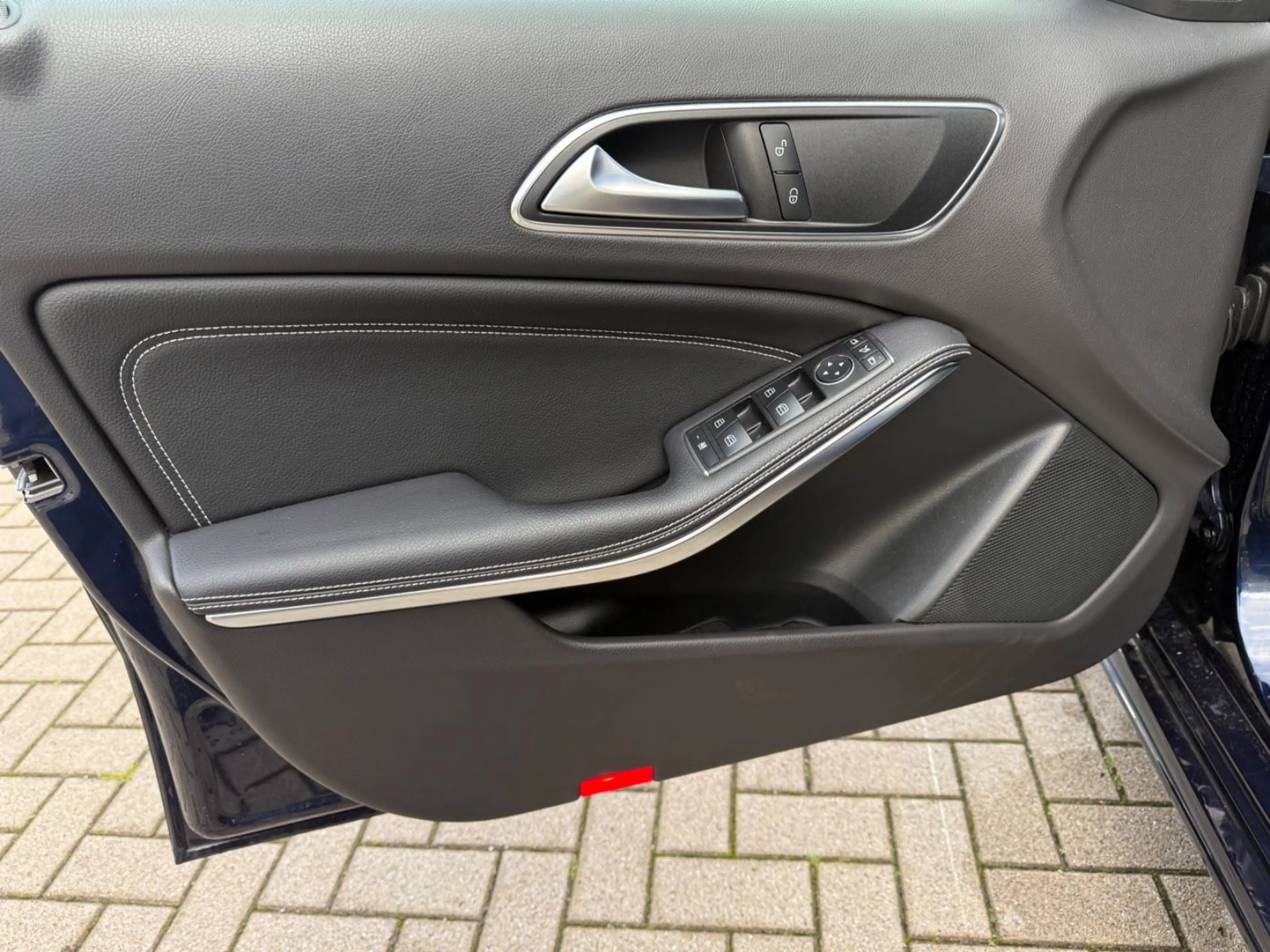Mercedes-Benz A 250 Urban 7G-DCT/NAVI/LED/SHZ/NIGHT/AMBIENTE — photo 16