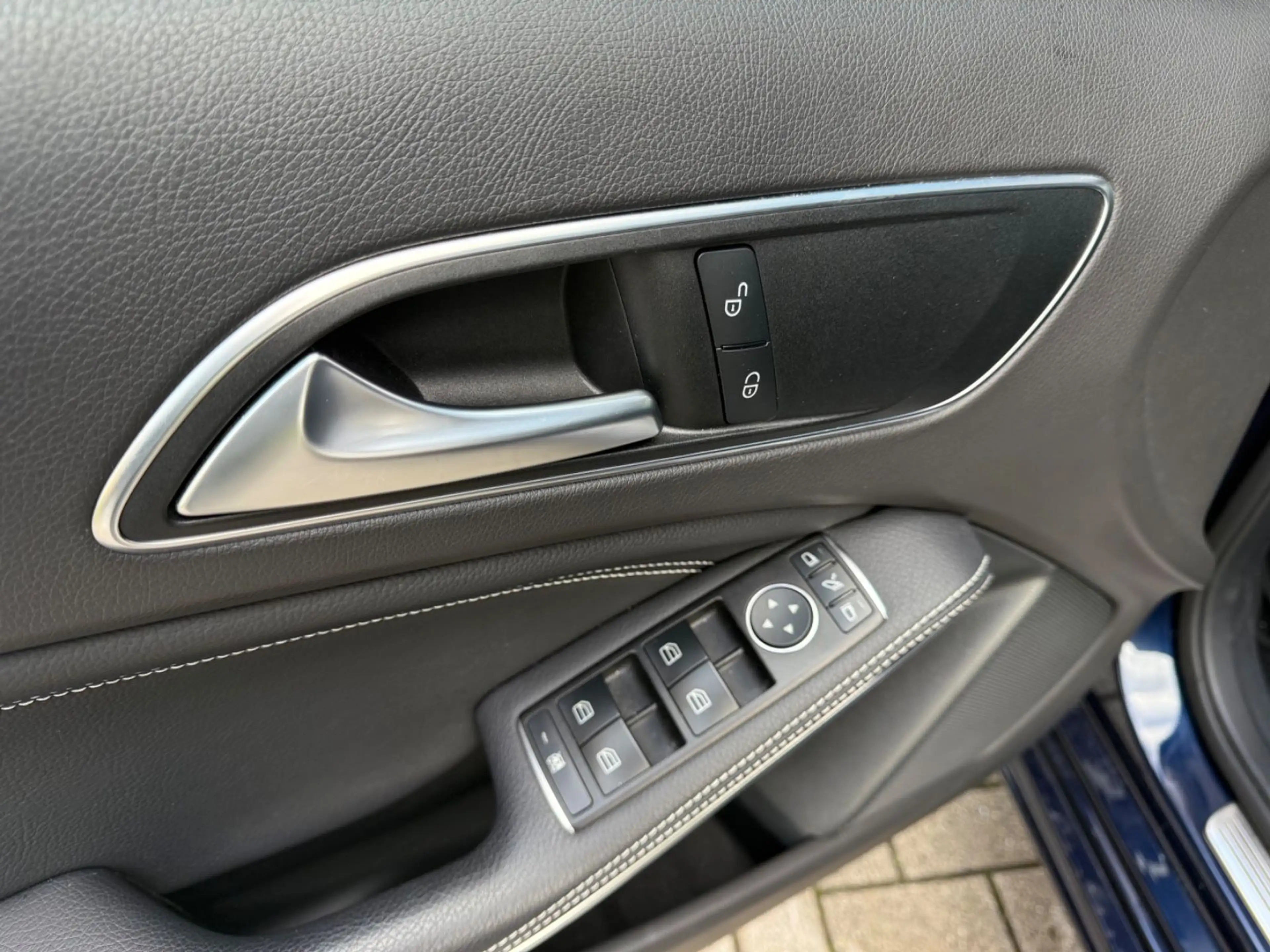 Mercedes-Benz A 250 Urban 7G-DCT/NAVI/LED/SHZ/NIGHT/AMBIENTE — photo 17