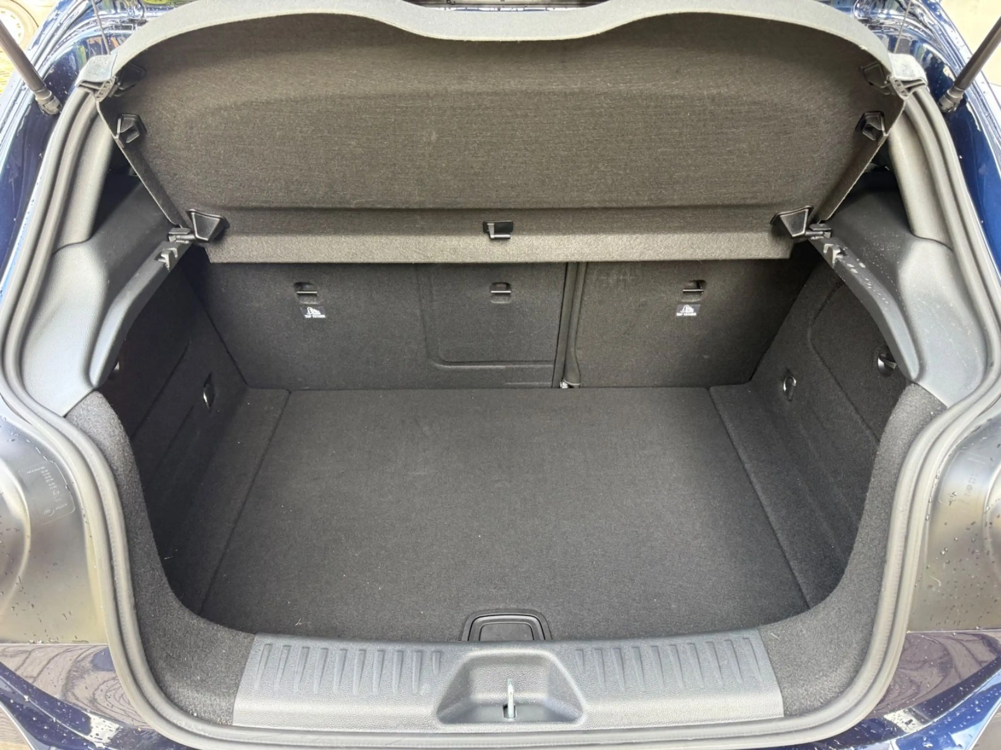 Mercedes-Benz A 250 Urban 7G-DCT/NAVI/LED/SHZ/NIGHT/AMBIENTE — photo 12