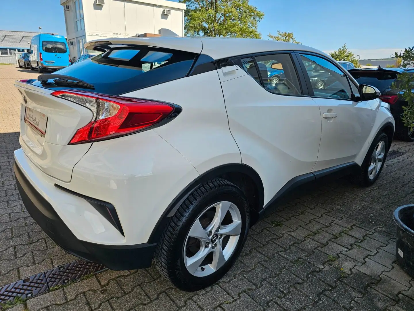 Toyota C-HR Flow*NAVI*ACC*R-KAMERA*SPURHALTE*TOTWINKEL Weiß - 2