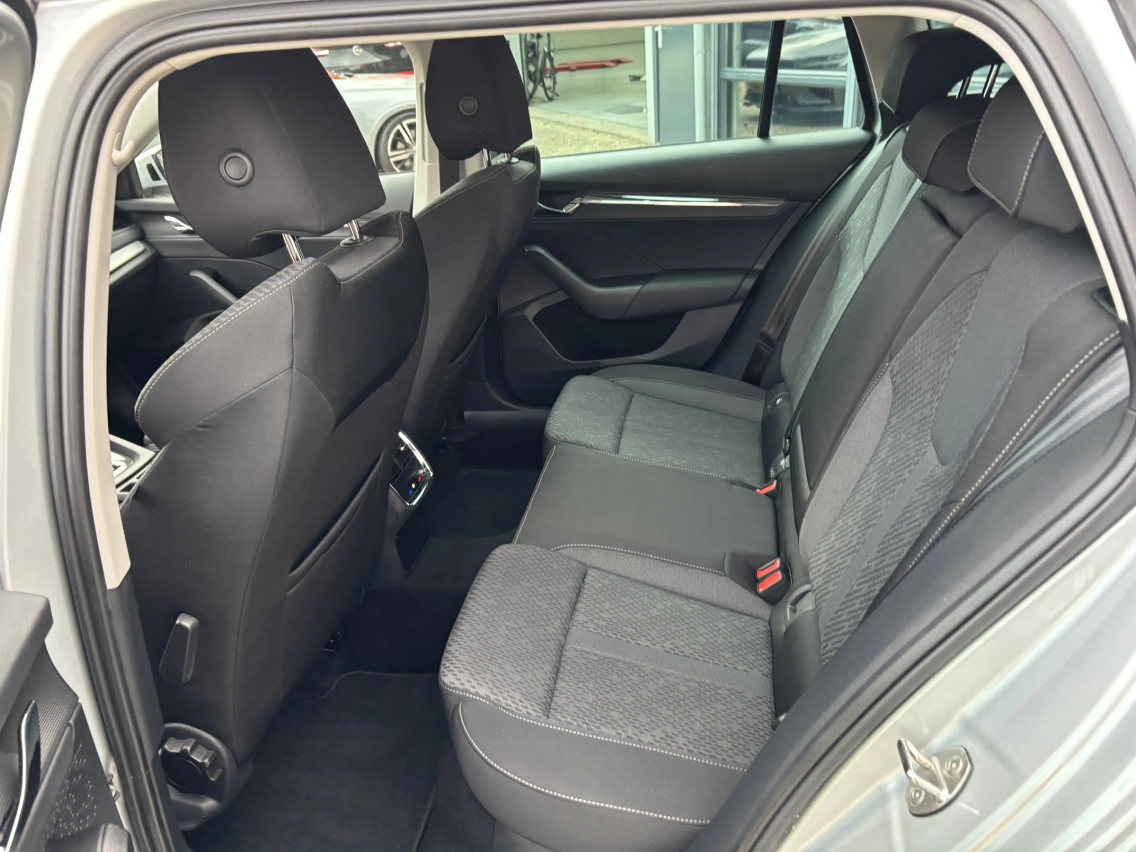 Skoda Octavia Combi 1.0 e-TSI Business Edition Plus / Trekhaak / — photo 8