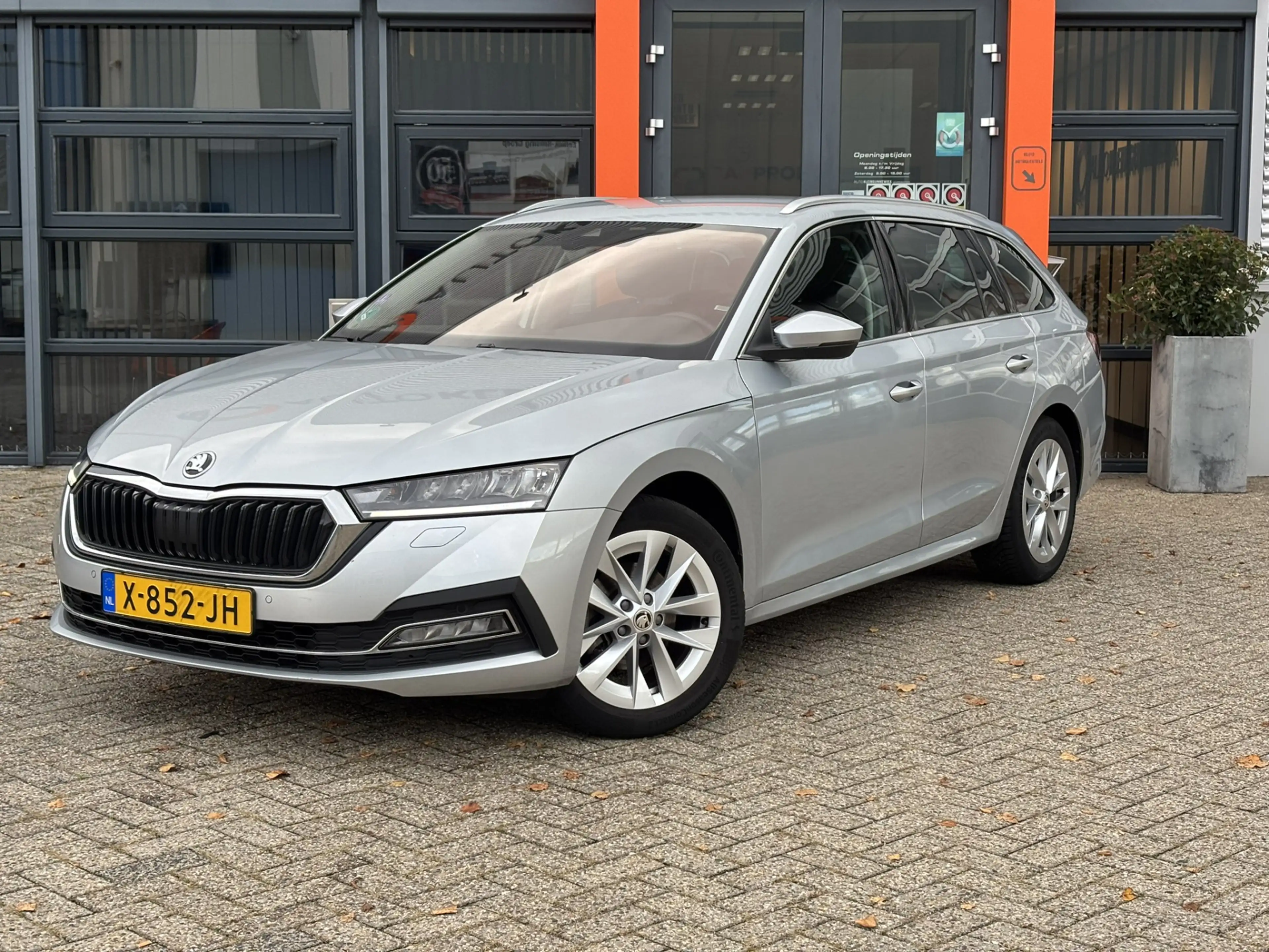 Skoda Octavia Combi 1.0 e-TSI Business Edition Plus / Trekhaak / — photo 9