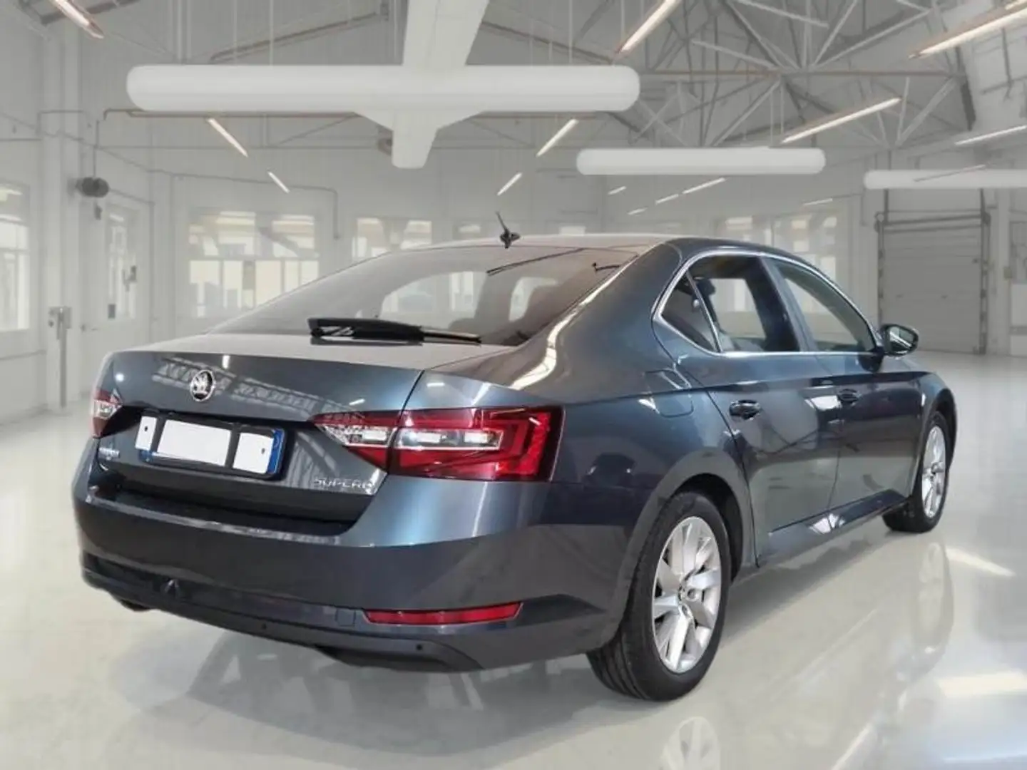 Skoda Superb Berlina 2.0 tdi Executive 150cv my17 - FK087YA Grigio - 2