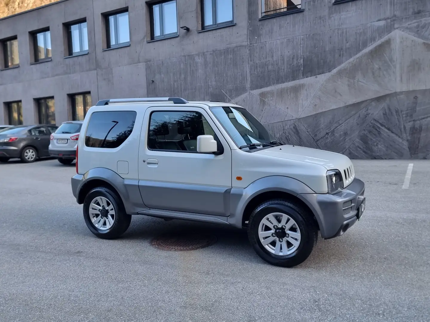 Suzuki Jimny Jimny 1,3 VX Deluxe Weiß - 2