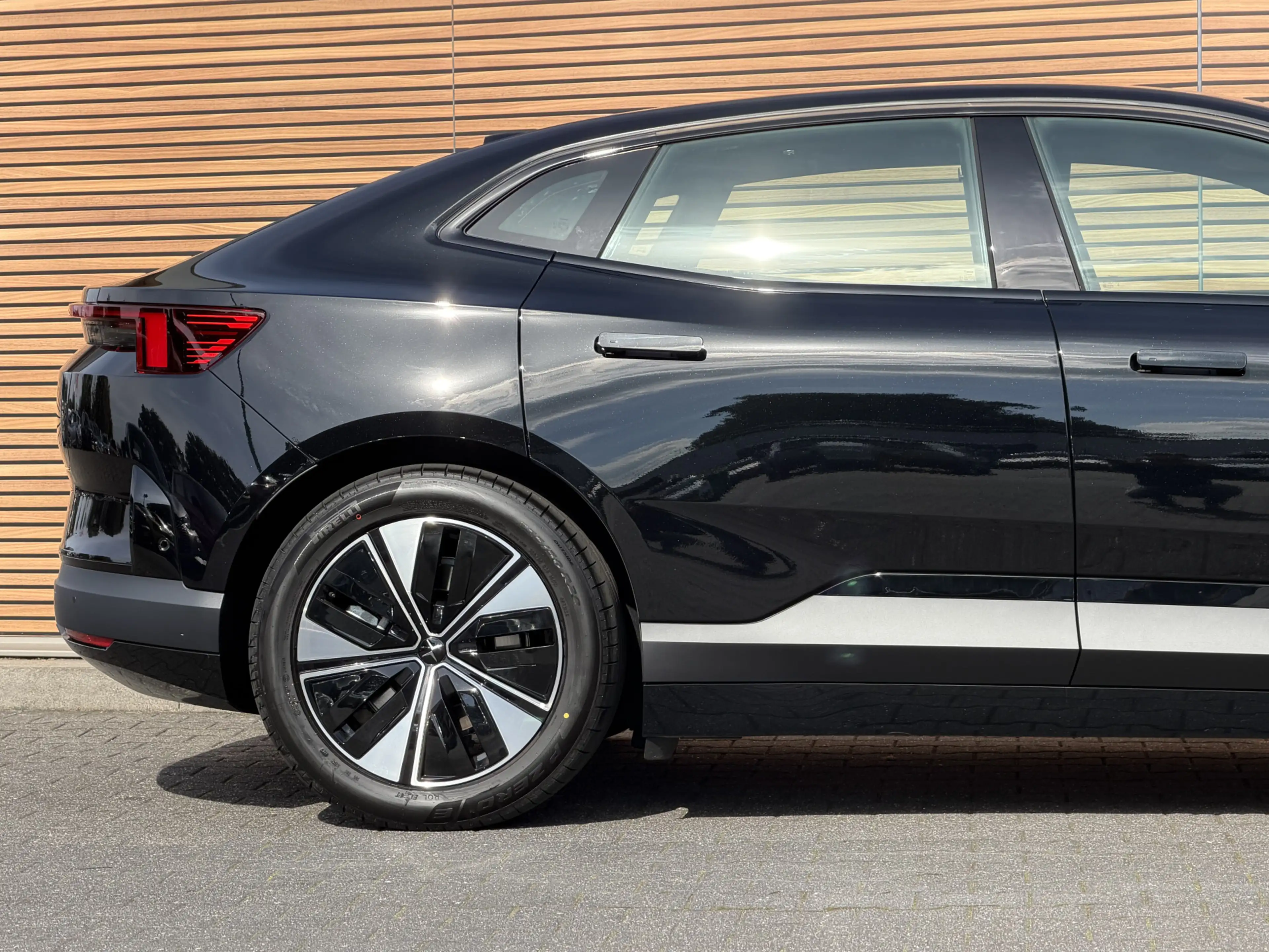 Polestar 4 Long Range Single motor 100 kWh Navigatie / Panora — photo 13