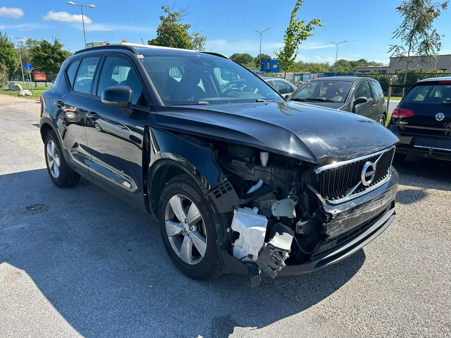 Volvo XC40 Basis 2WD Schwarz - 2
