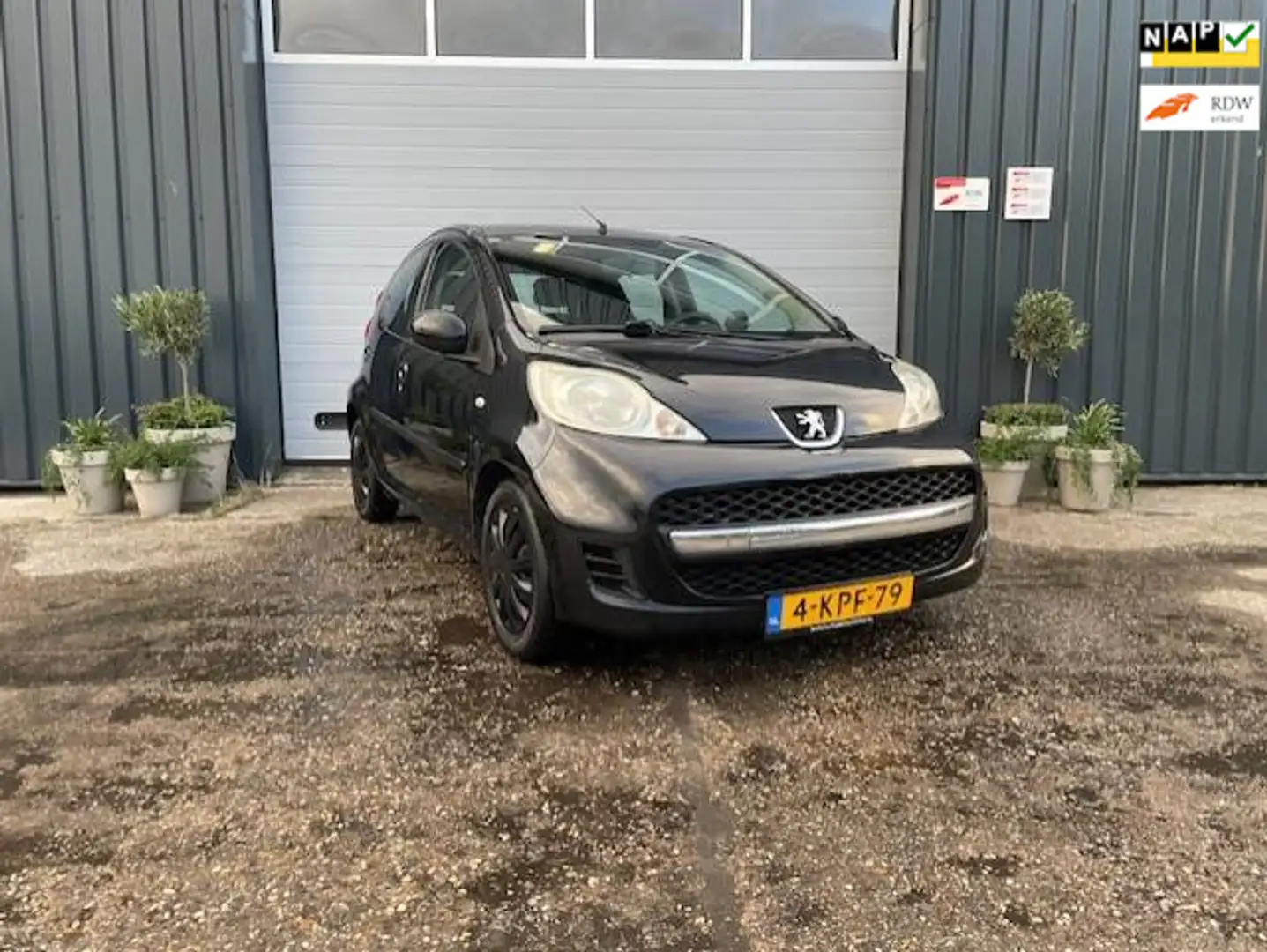 Peugeot 107 1.0-12V Urban Move Zwart - 1