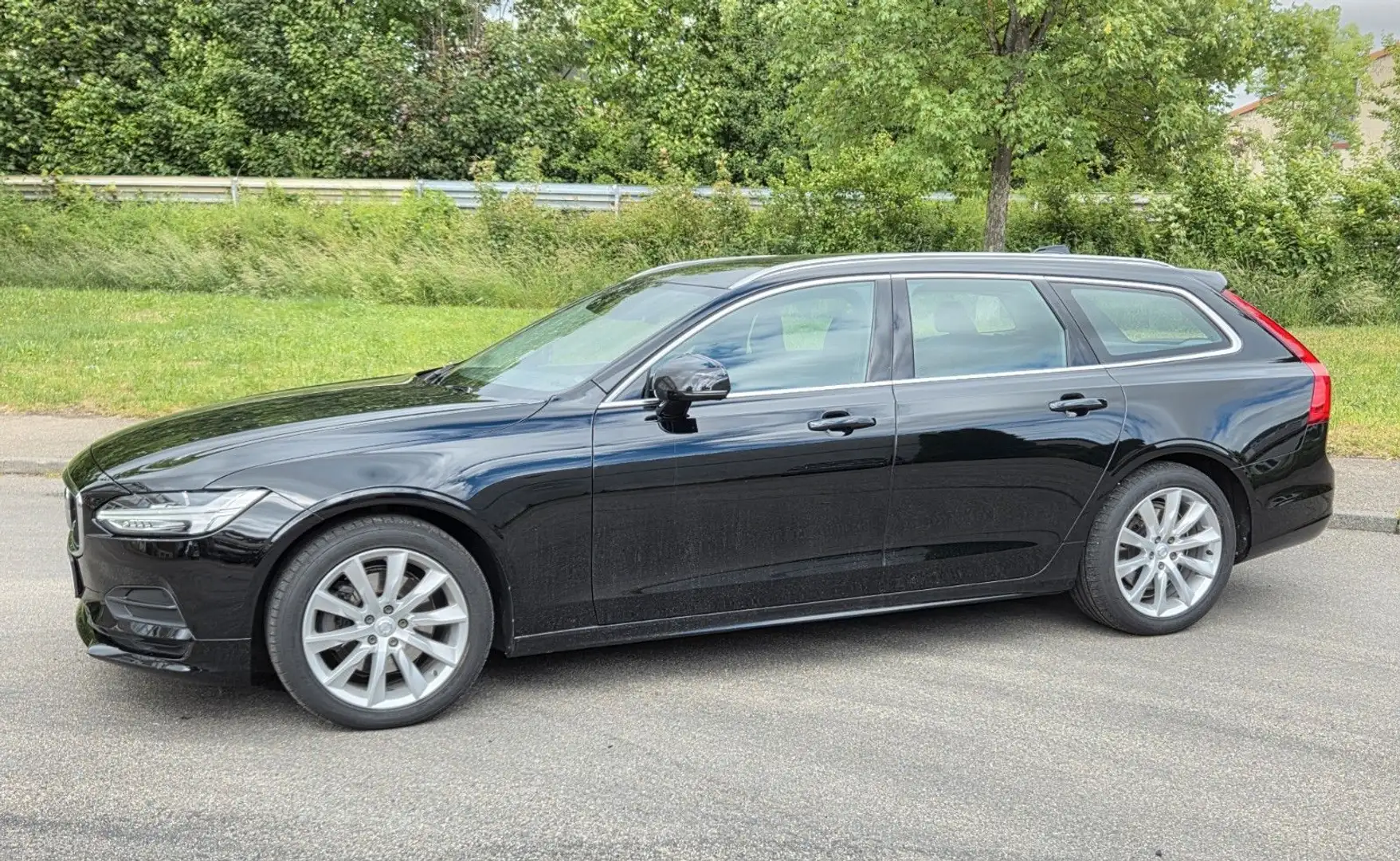 Volvo V90 Kombi Momentum Pro AWD ALLRAD Černá - 2