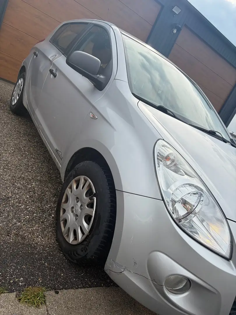 Hyundai i20 1,25 Comfort Silber - 2