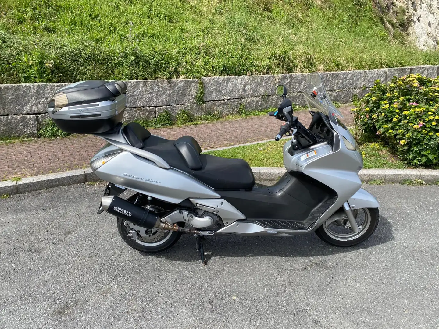 Honda Silver Wing 600 Plateado - 2